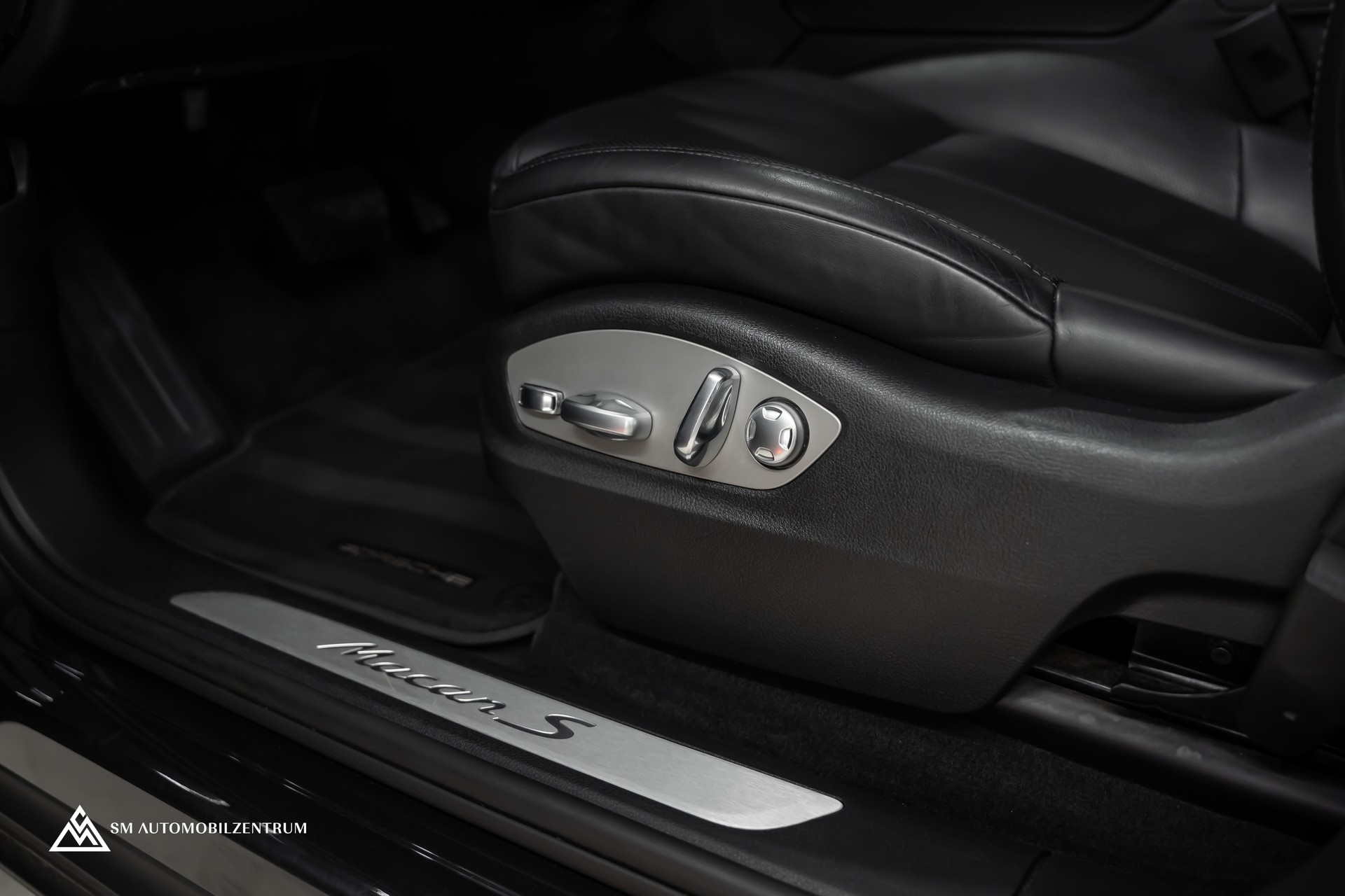 PORSCHE Macan 3.0 V6 S Diesel / Sport Chrono / Luftfahrwerk / Bose / 360° Kamera-image-20