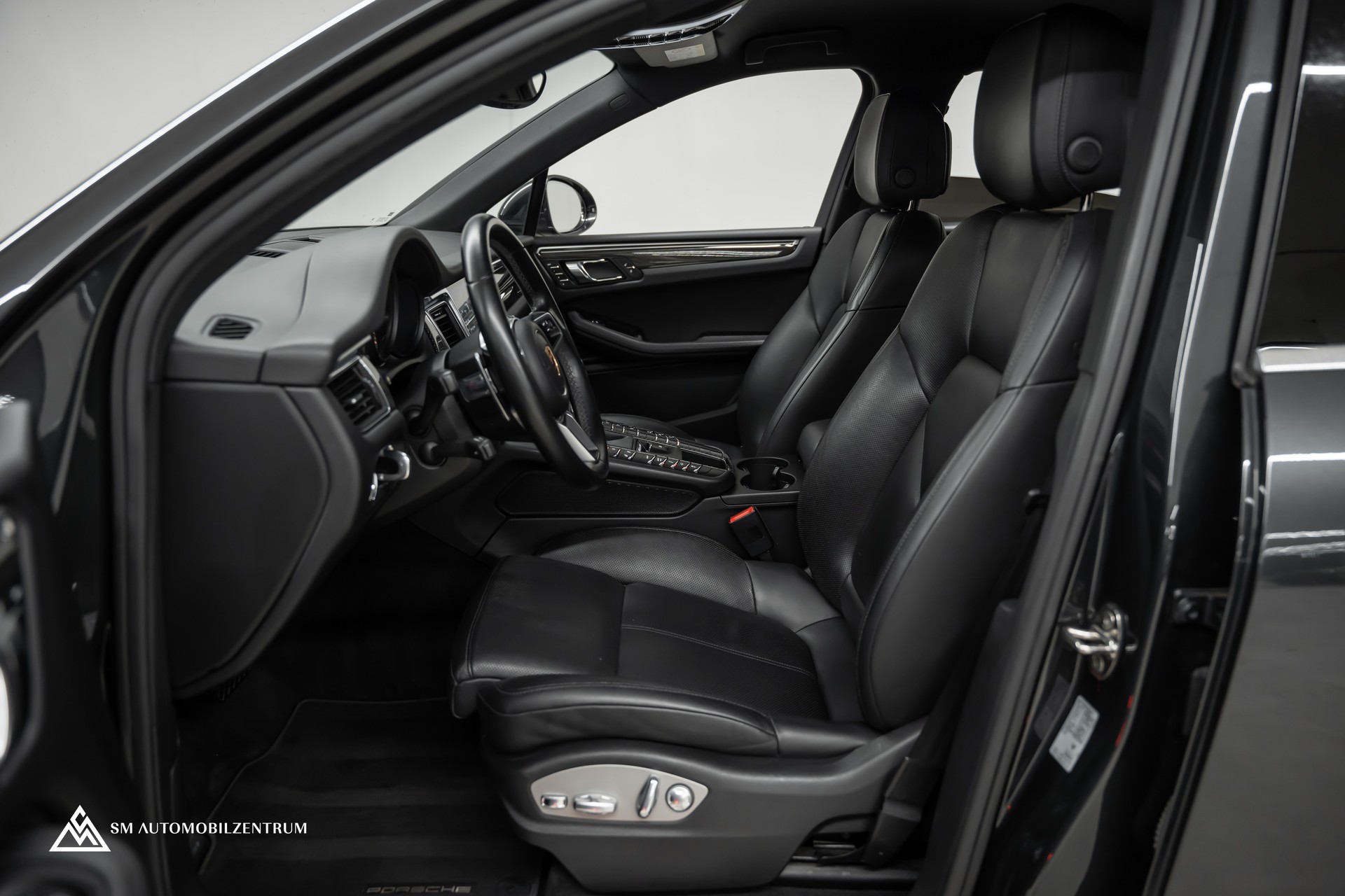 PORSCHE Macan 3.0 V6 S Diesel / Sport Chrono / Luftfahrwerk / Bose / 360° Kamera-image-15
