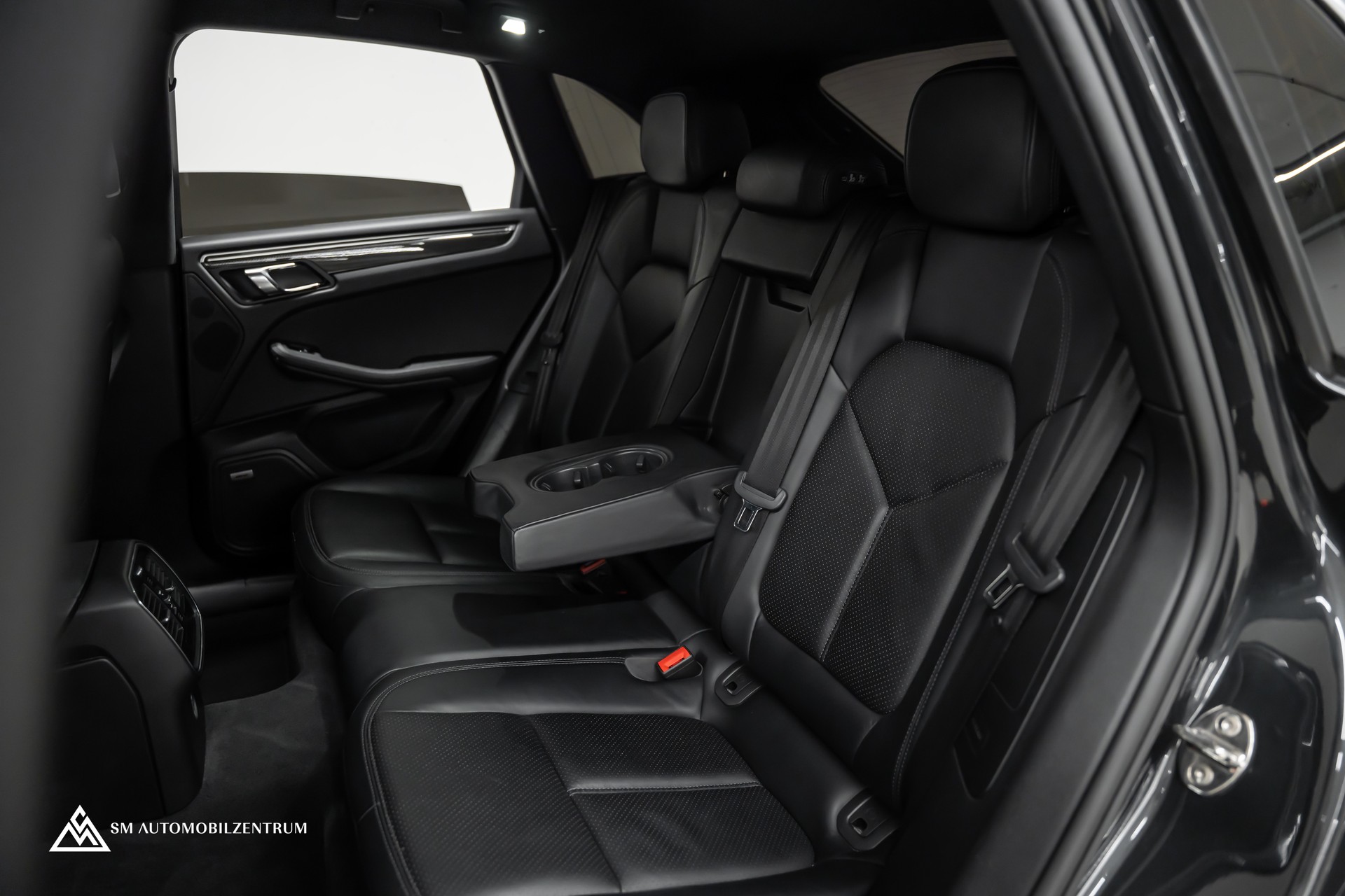 PORSCHE Macan 3.0 V6 S Diesel / Sport Chrono / Luftfahrwerk / Bose / 360° Kamera-image-18