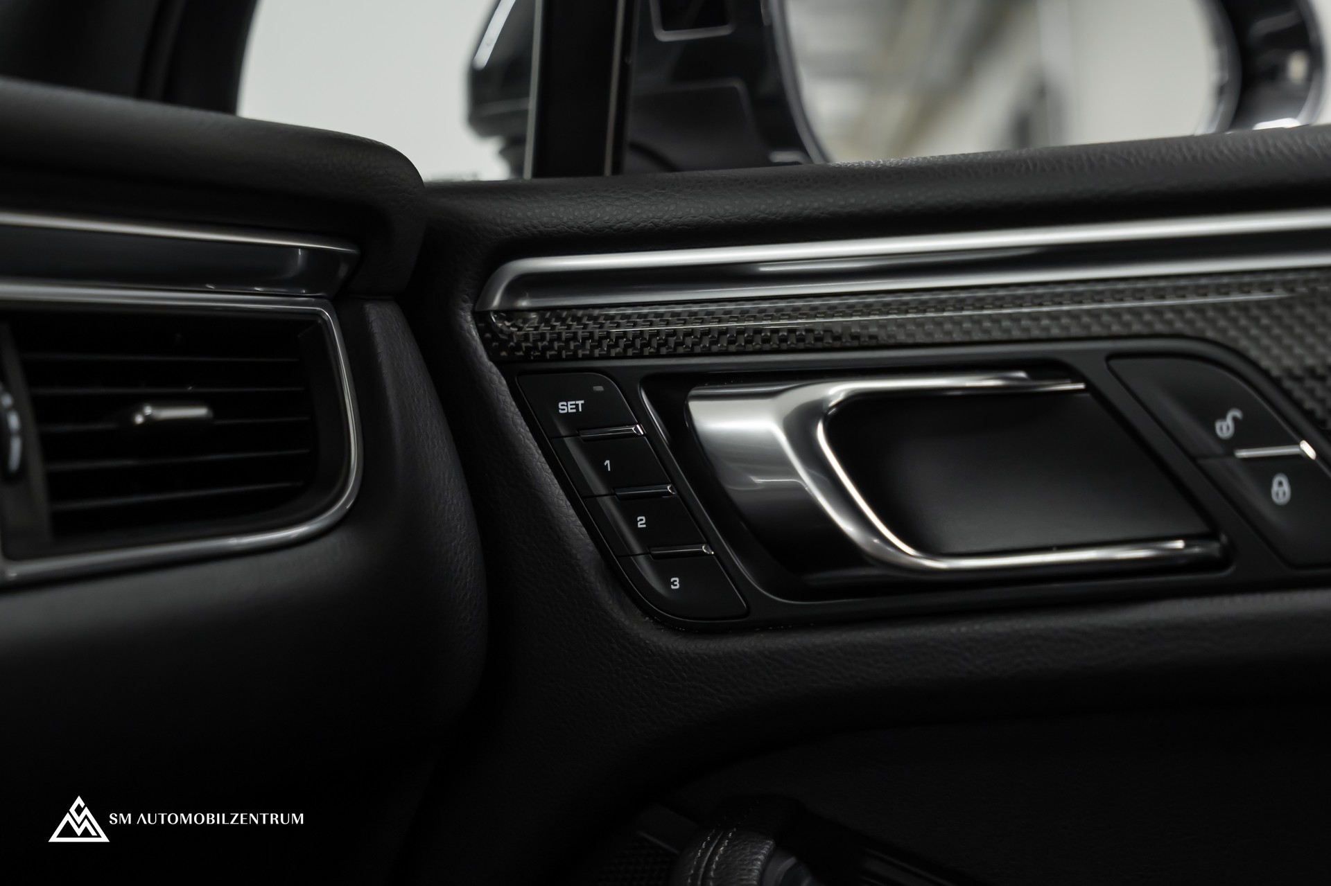 PORSCHE Macan 3.0 V6 S Diesel / Sport Chrono / Luftfahrwerk / Bose / 360° Kamera-image-30