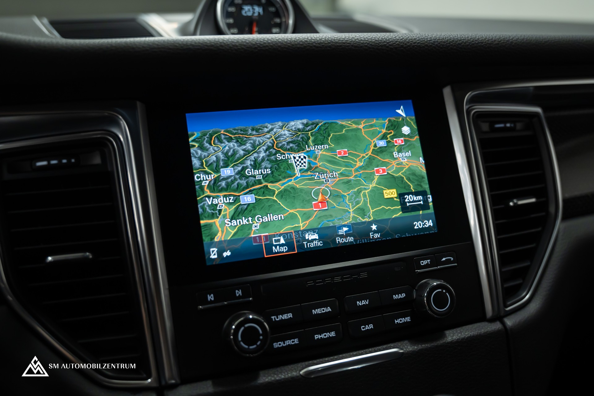 PORSCHE Macan 3.0 V6 S Diesel / Sport Chrono / Luftfahrwerk / Bose / 360° Kamera-image-32
