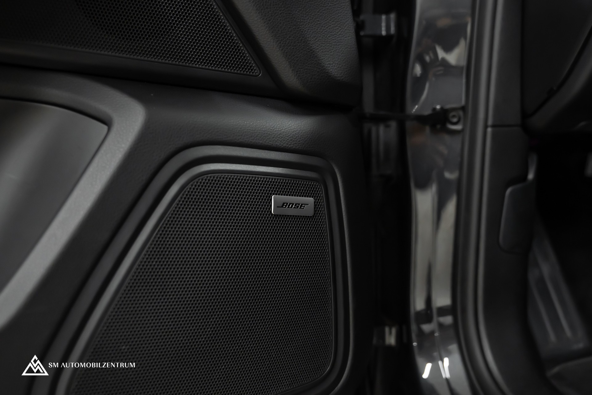 PORSCHE Macan 3.0 V6 S Diesel / Sport Chrono / Luftfahrwerk / Bose / 360° Kamera-image-22