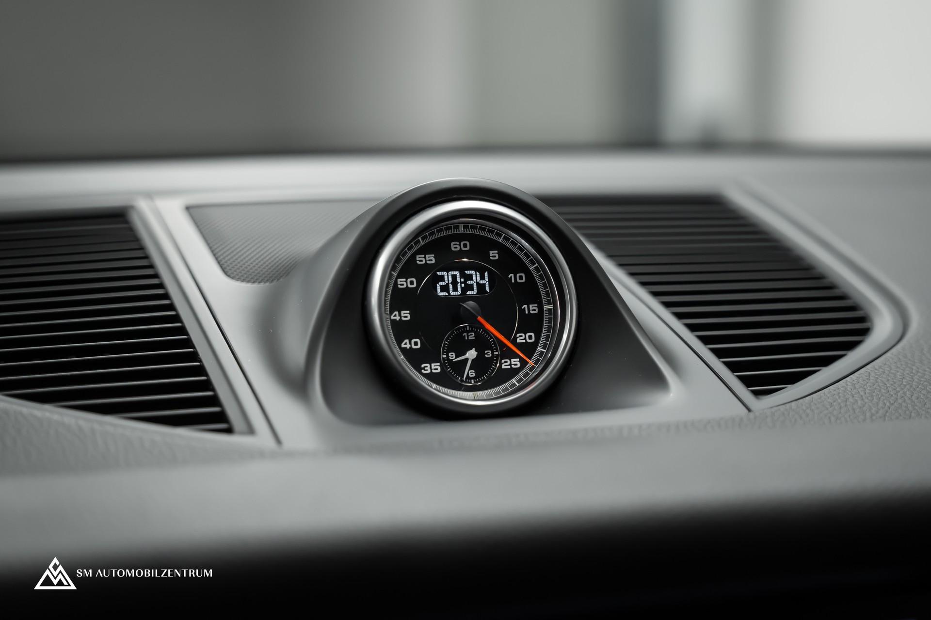 PORSCHE Macan 3.0 V6 S Diesel / Sport Chrono / Luftfahrwerk / Bose / 360° Kamera-image-31