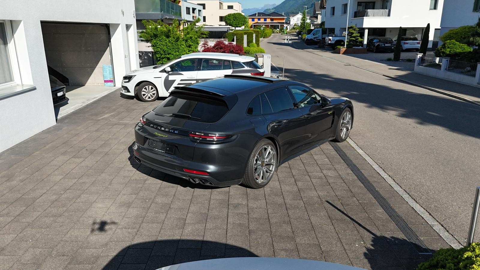 PORSCHE PANAMERA 4 E-Hybrid Sport Turismo-image-2