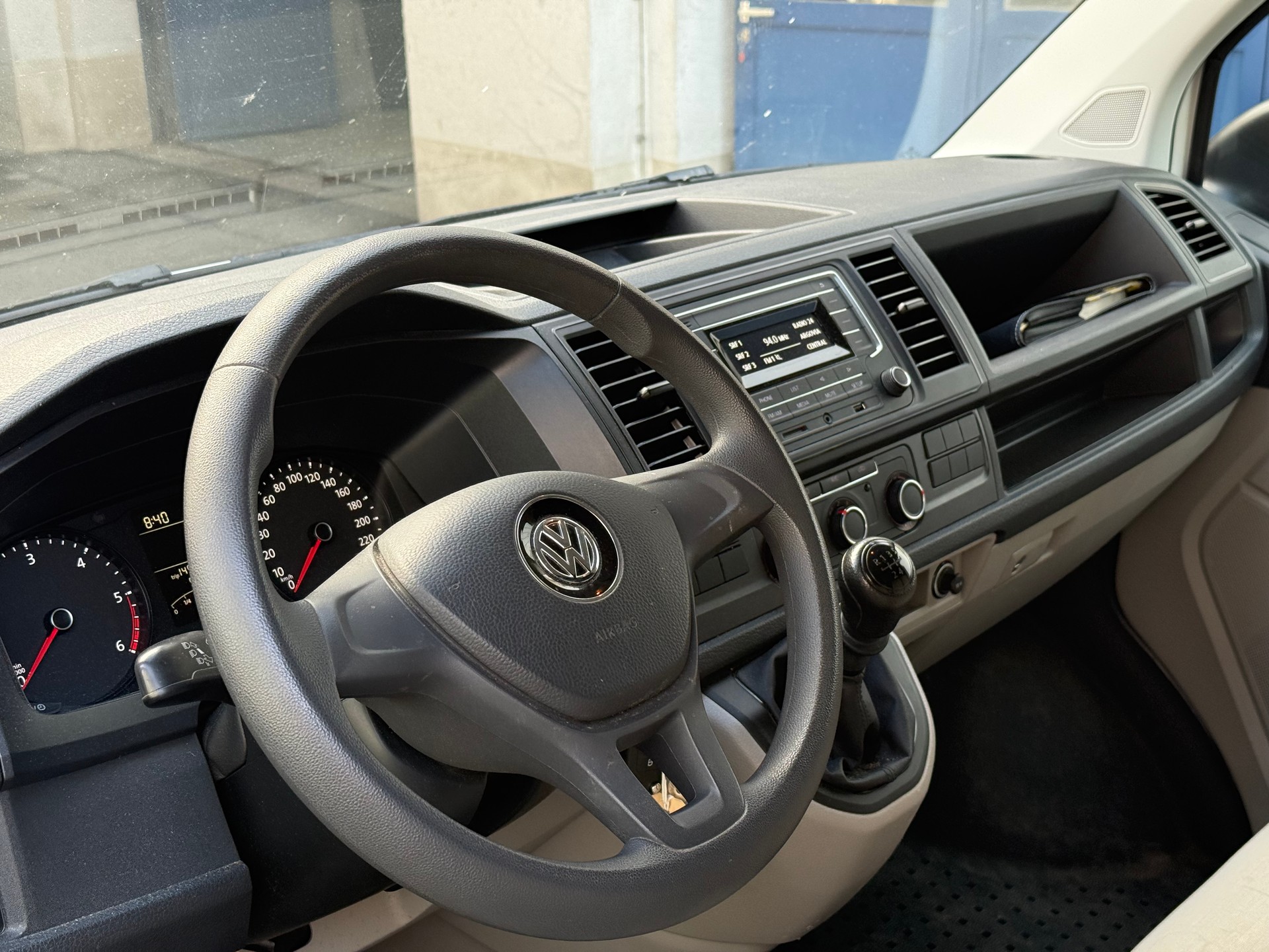 VW T6 2.0 TDI Entry-image-6