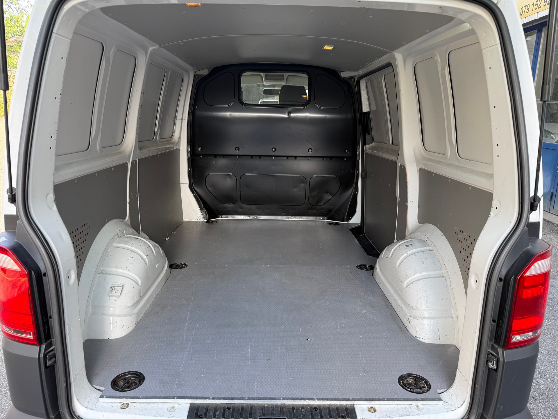 VW T6 2.0 TDI Entry-image-8