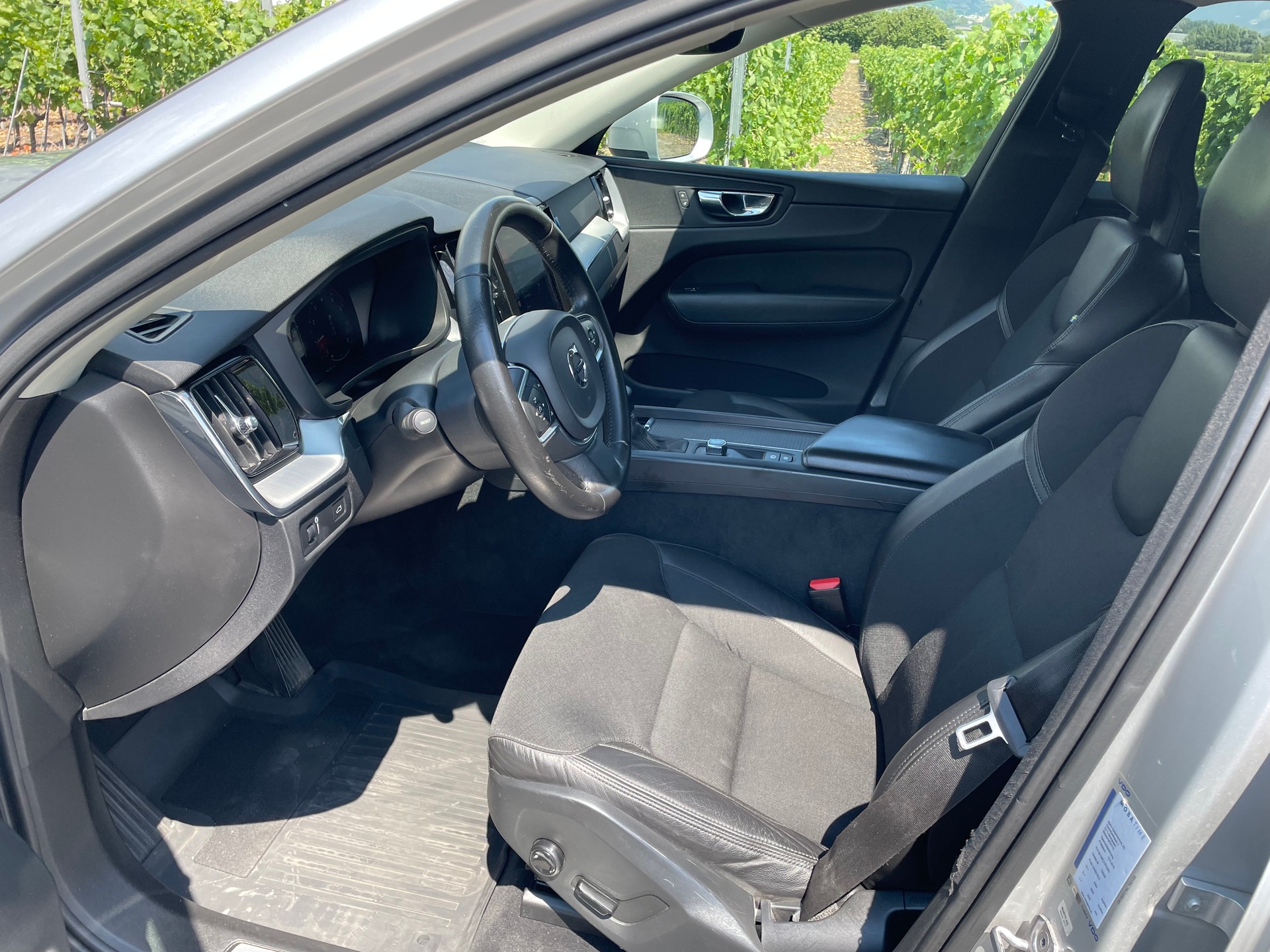 VOLVO XC60 T5 AWD Momentum Geartronic-image-11