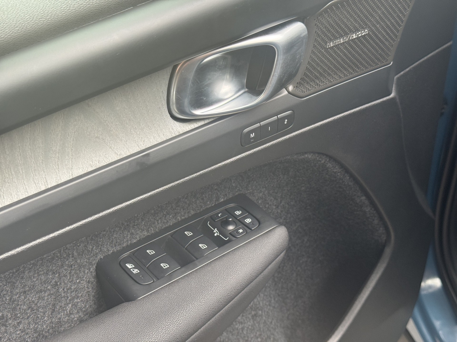 VOLVO XC40 B3 Benzin Mild Hybrid Plus Dark DCT-image-8