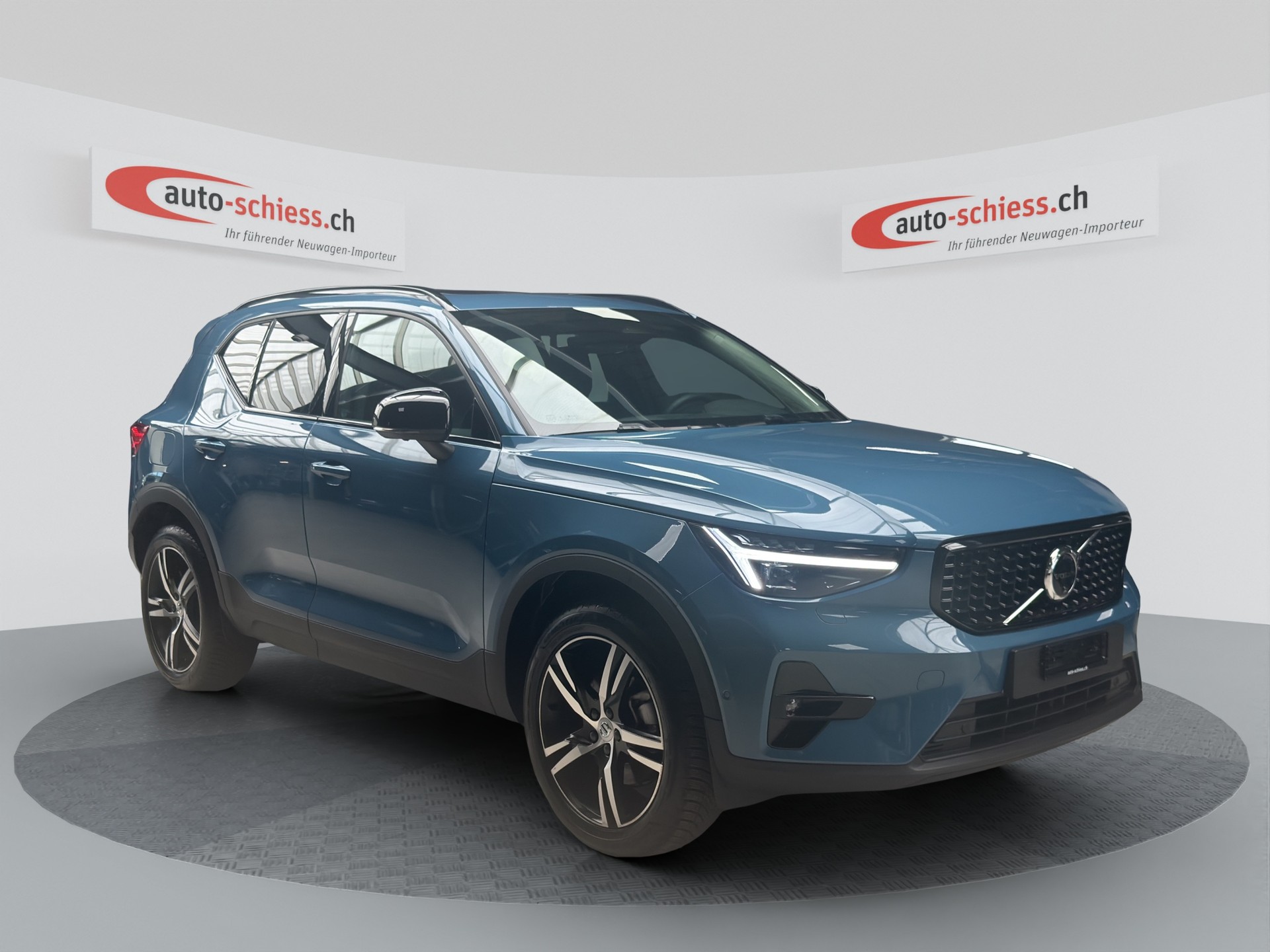 VOLVO XC40 B3 Benzin Mild Hybrid Plus Dark DCT-image-0