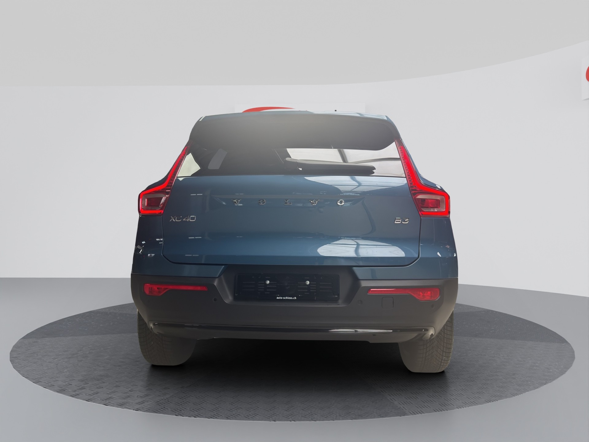 VOLVO XC40 B3 Benzin Mild Hybrid Plus Dark DCT-image-3