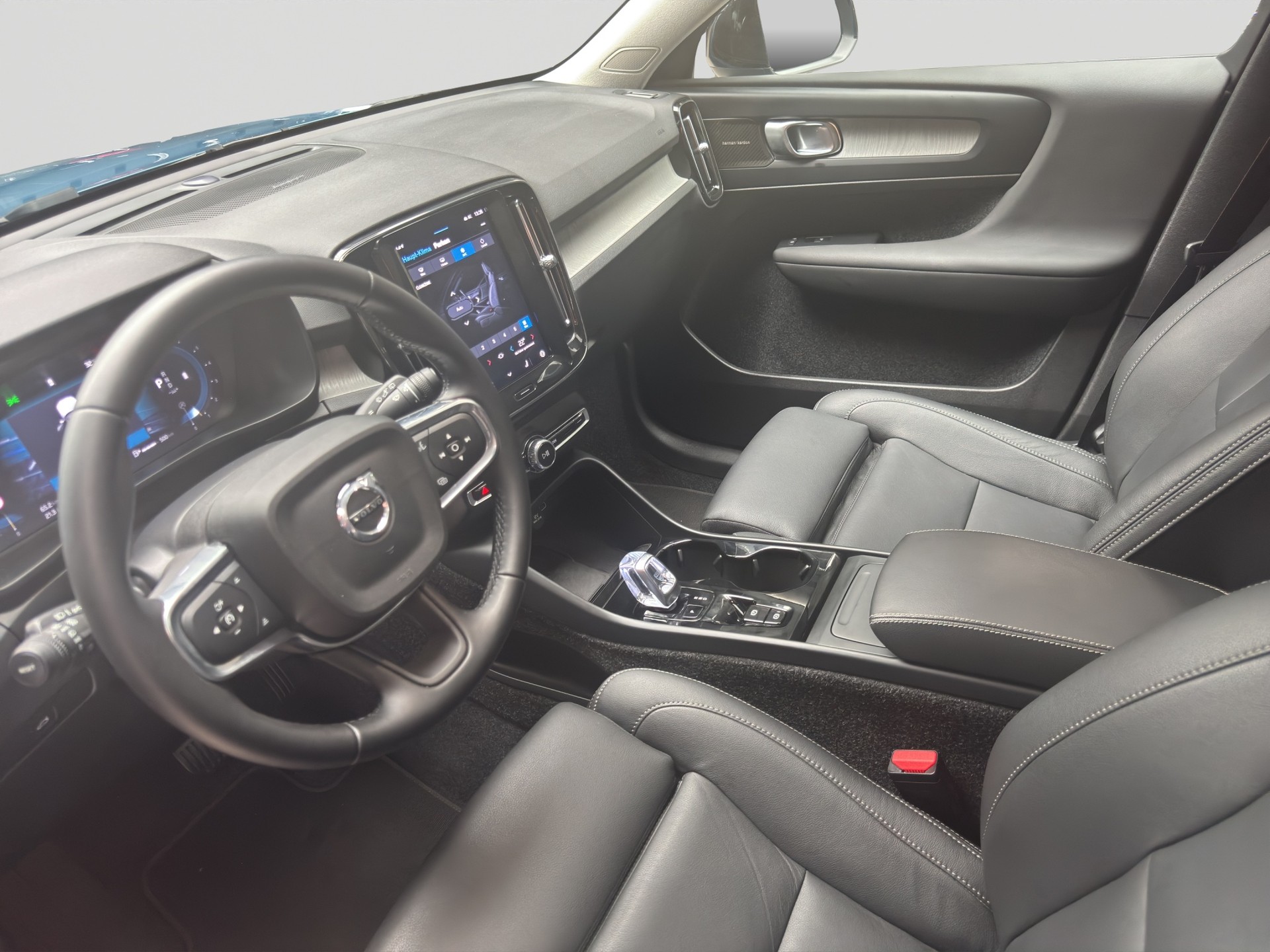 VOLVO XC40 B3 Benzin Mild Hybrid Plus Dark DCT-image-6