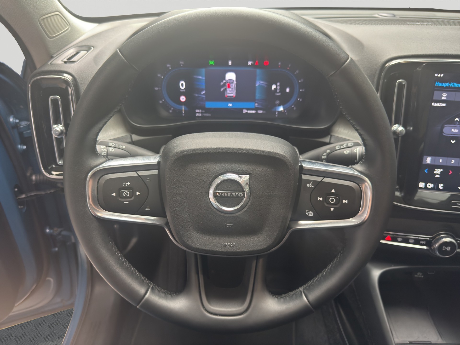 VOLVO XC40 B3 Benzin Mild Hybrid Plus Dark DCT-image-10
