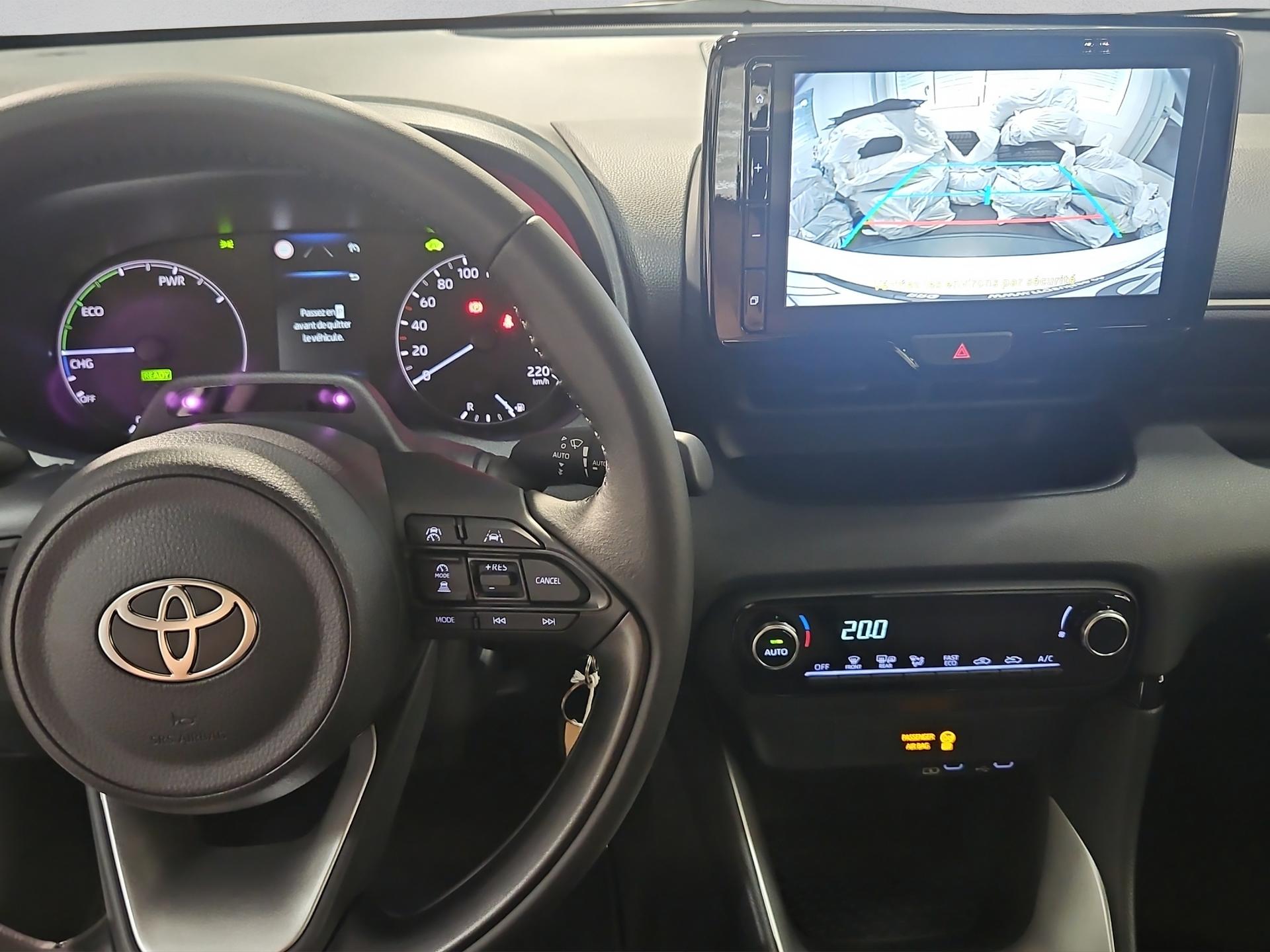 TOYOTA Yaris 1.5 Comfort e-CVT-image-11