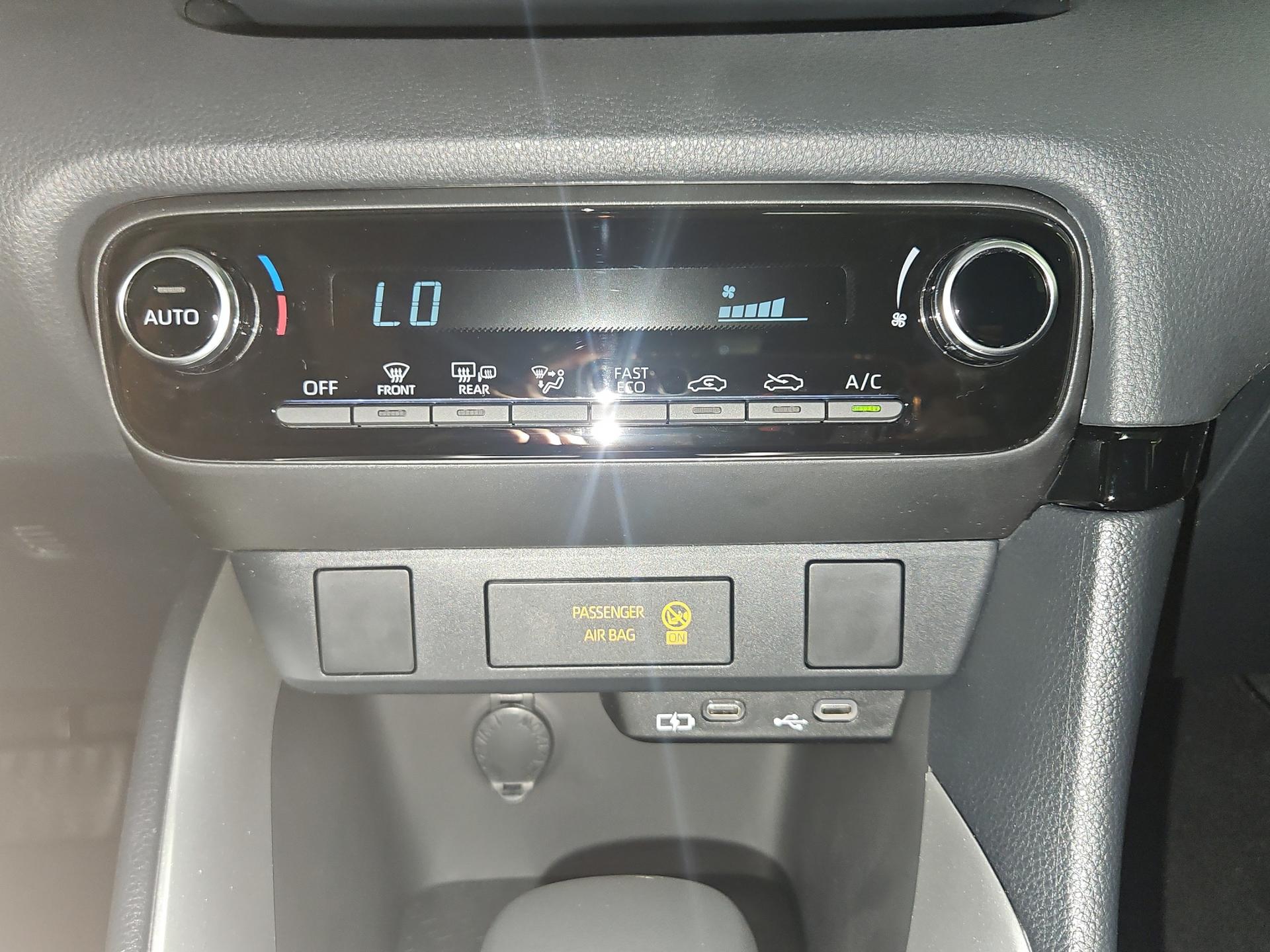 TOYOTA Yaris 1.5 Comfort e-CVT-image-17