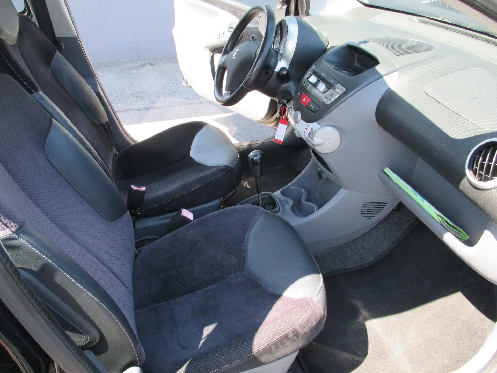 PEUGEOT 107 1.0 Black&Silver-image-13