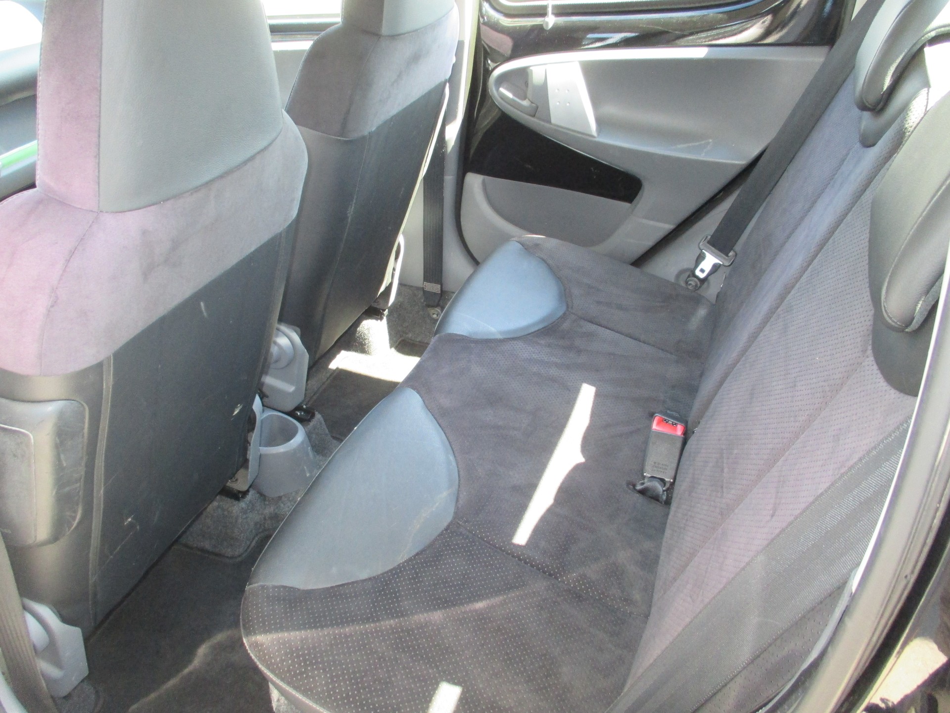 PEUGEOT 107 1.0 Black&Silver-image-10