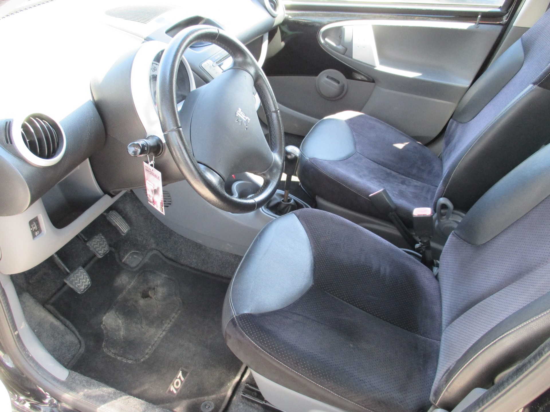 PEUGEOT 107 1.0 Black&Silver-image-9