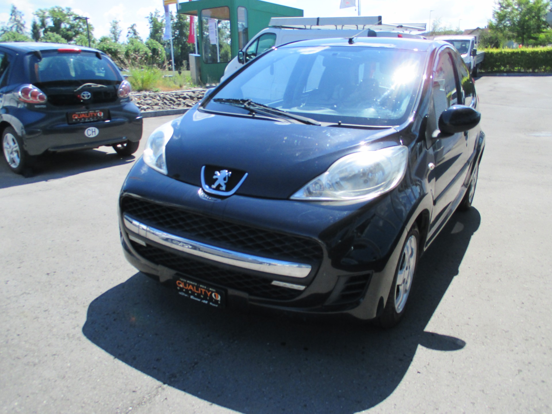 PEUGEOT 107 1.0 Black&Silver-image-0