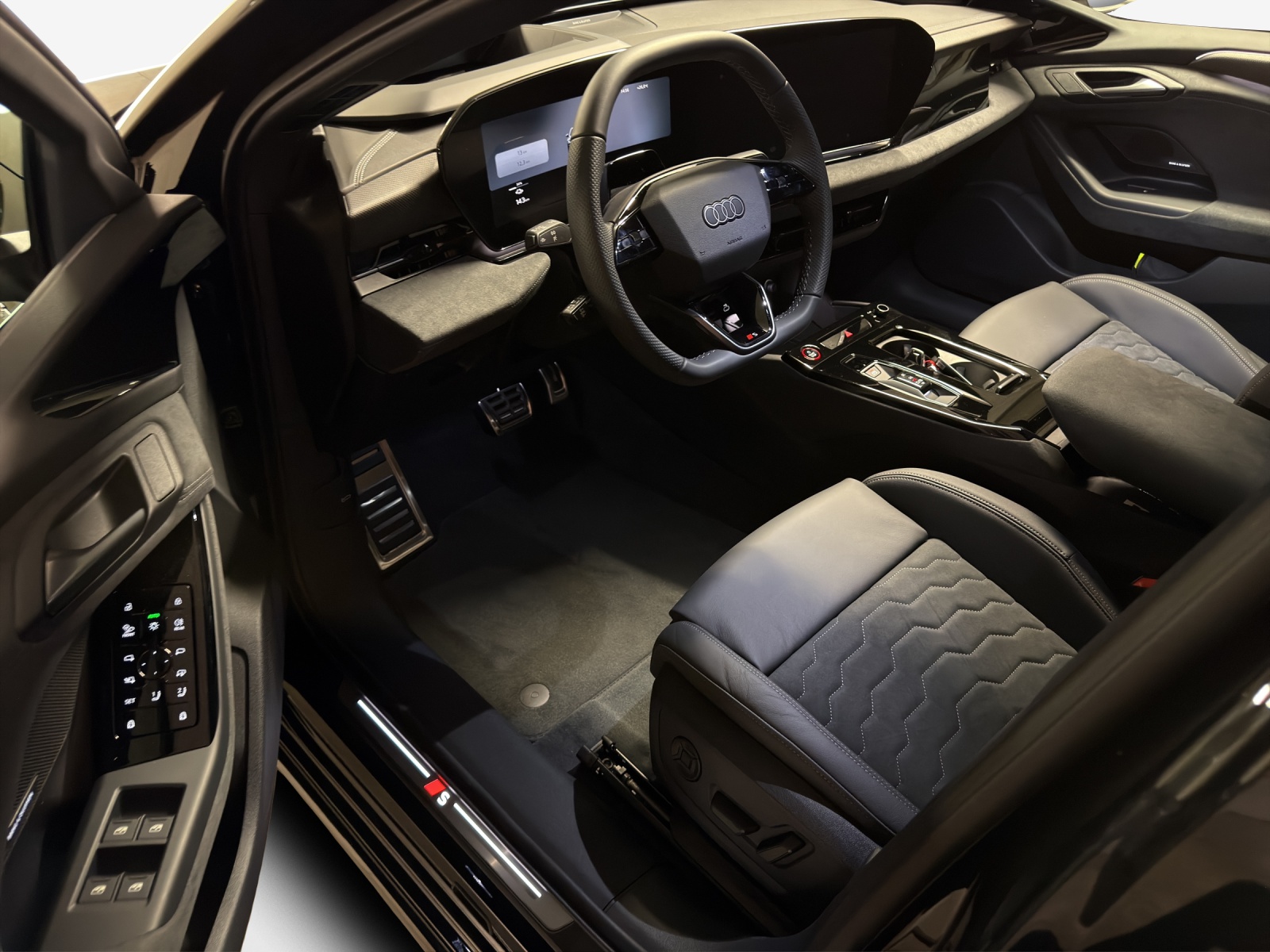 AUDI A6 Sportback e-tron quattro-image-13