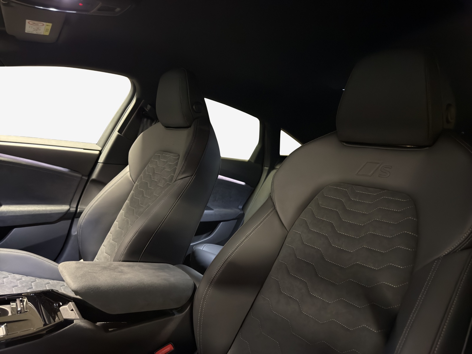 AUDI A6 Sportback e-tron quattro-image-14