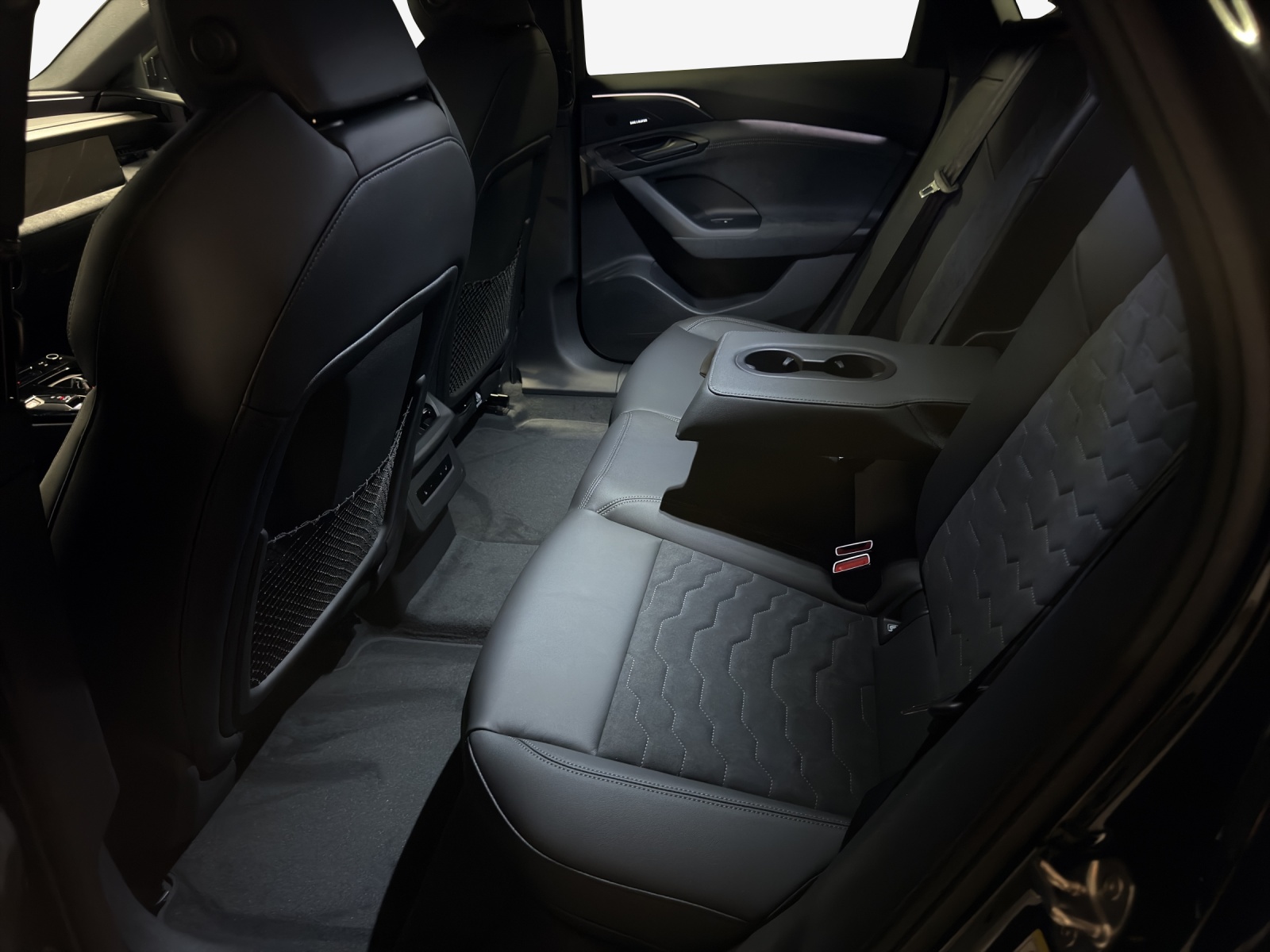 AUDI A6 Sportback e-tron quattro-image-11