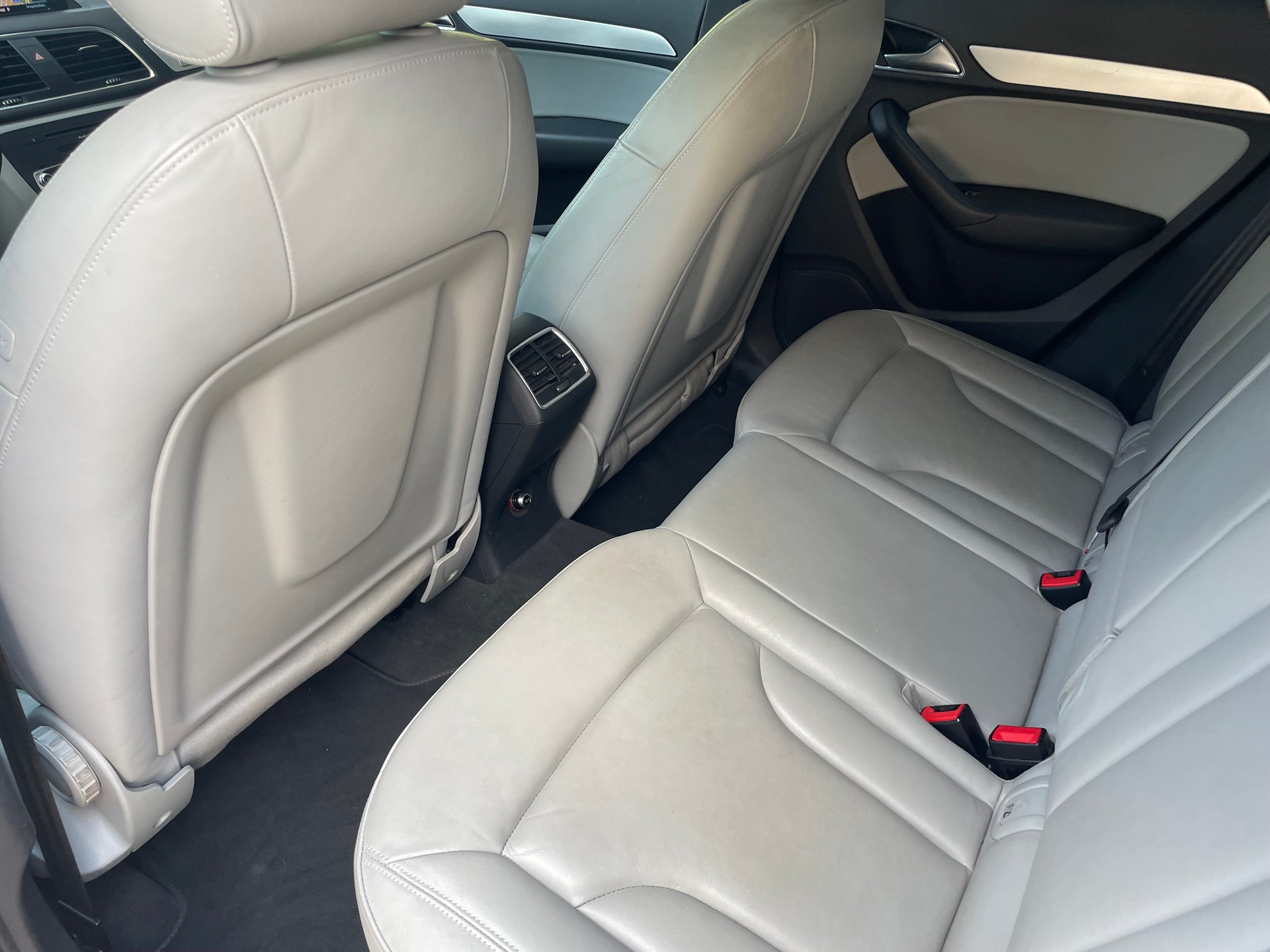 AUDI Q3 2.0 TDI quattro S-tronic-image-3