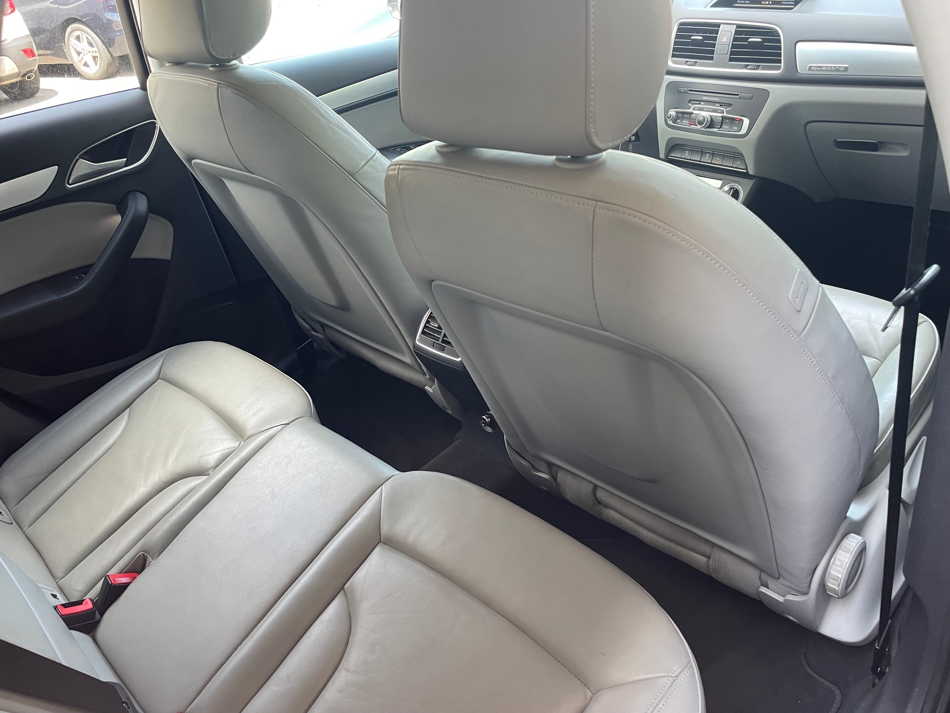 AUDI Q3 2.0 TDI quattro S-tronic-image-10