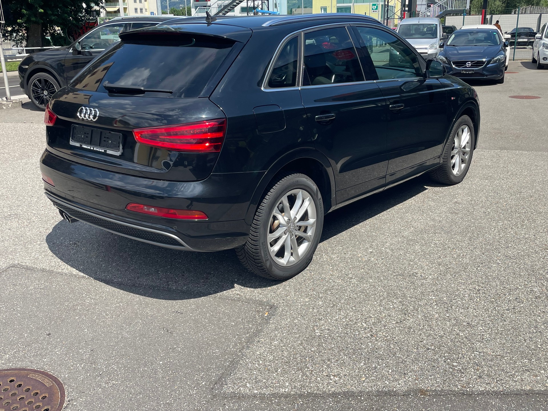 AUDI Q3 2.0 TDI quattro S-tronic-image-8