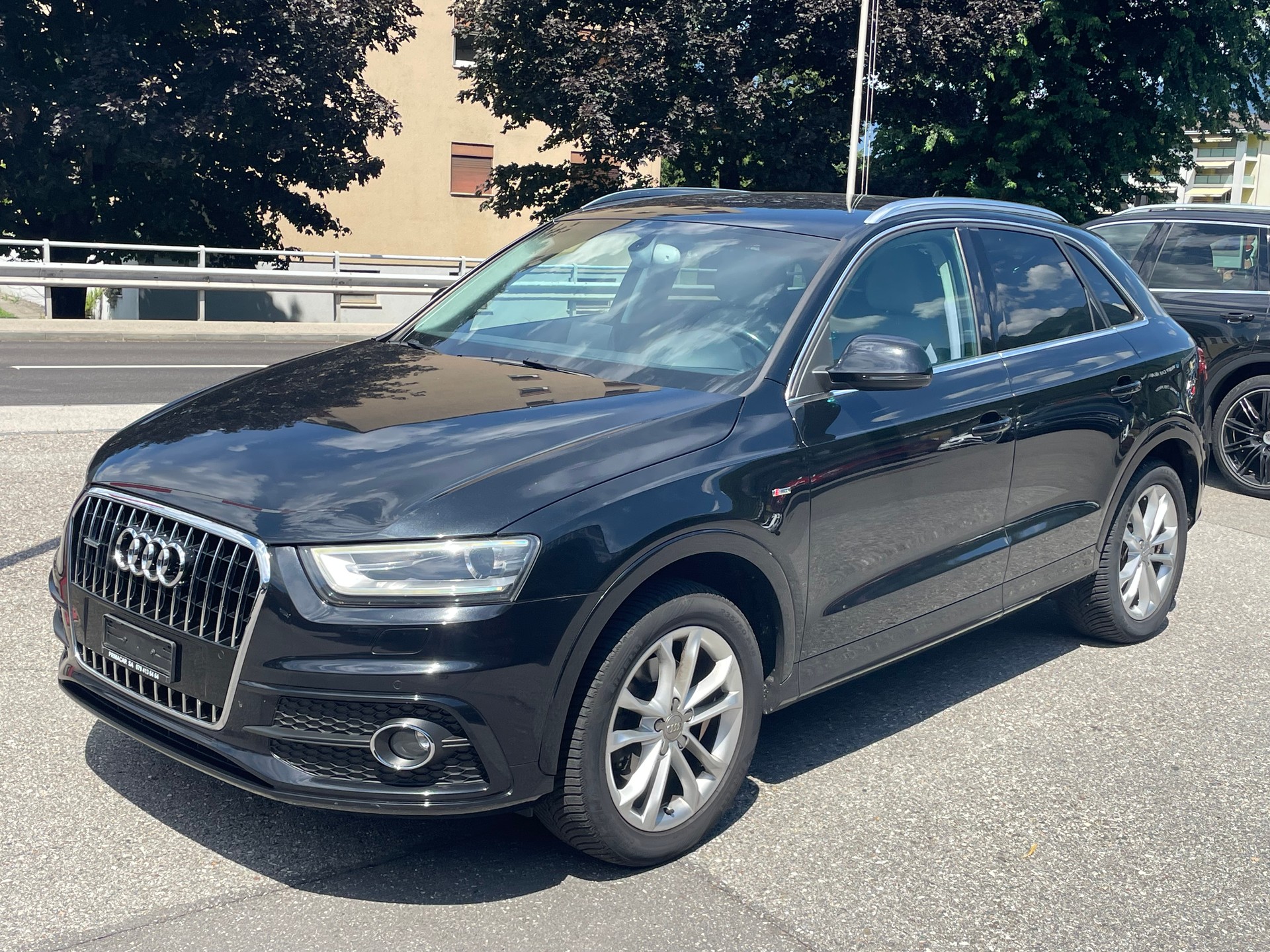 AUDI Q3 2.0 TDI quattro S-tronic-image-1