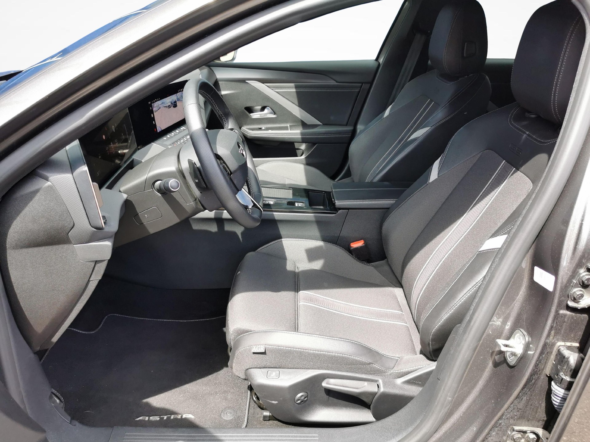 OPEL Astra Sports Tourer 1.2 T 130 Swiss Plus-image-1