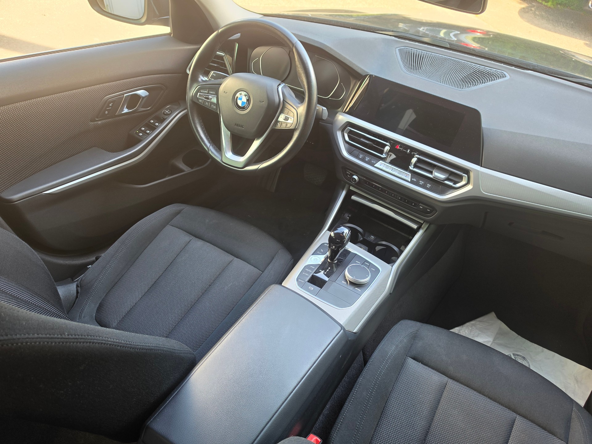 BMW 320i xDrive Steptronic-image-11
