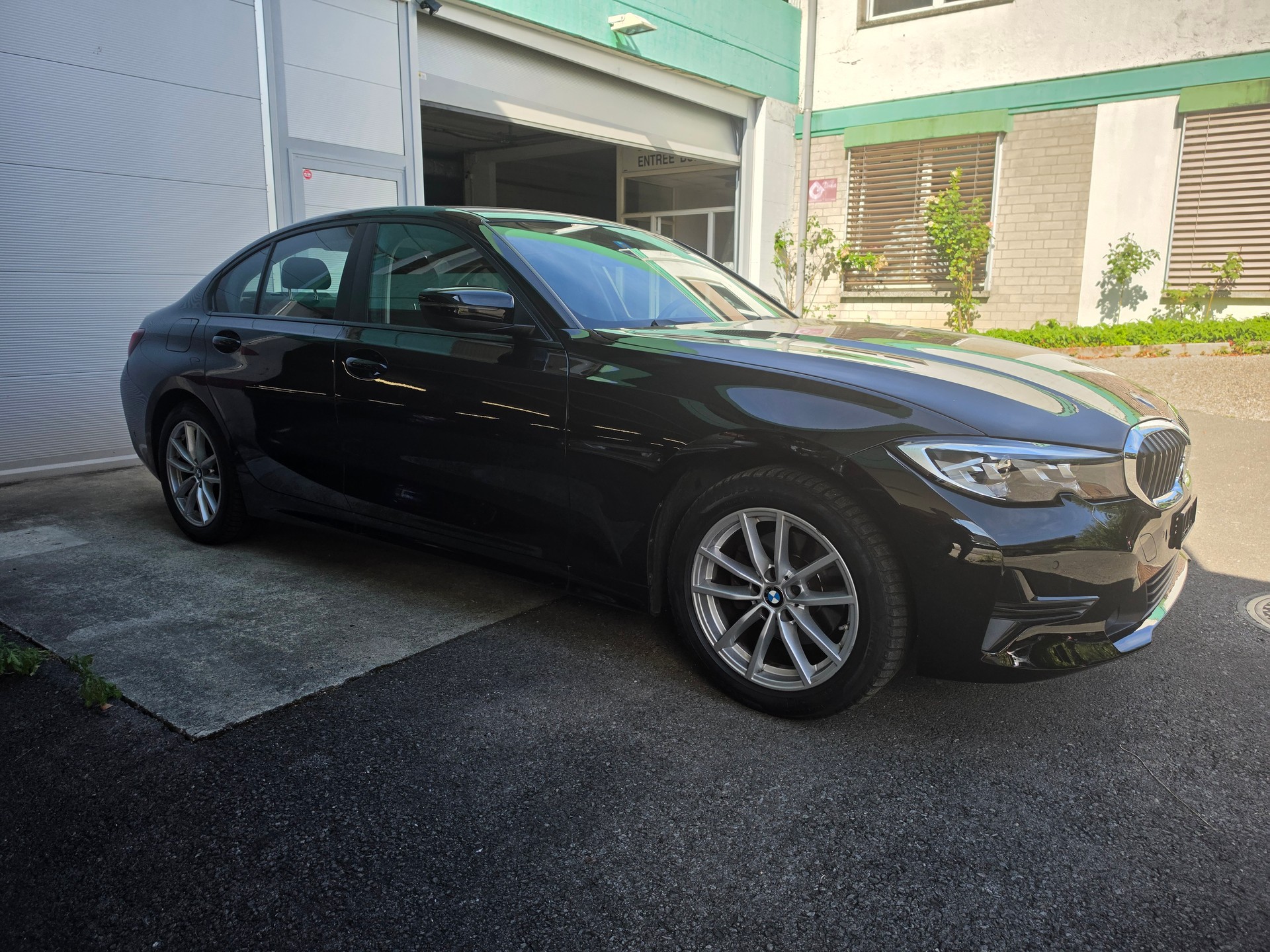 BMW 320i xDrive Steptronic-image-2