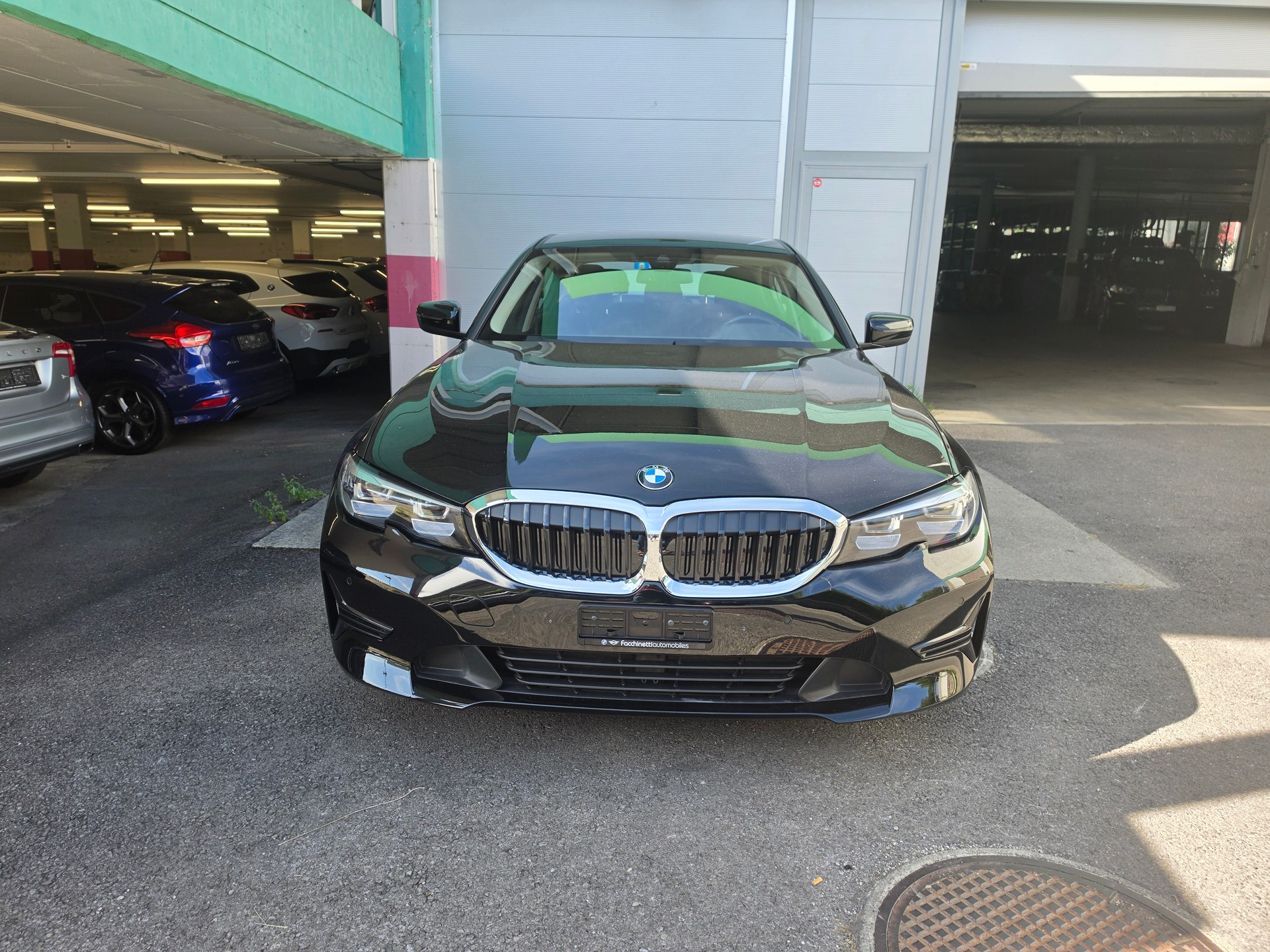 BMW 320i xDrive Steptronic-image-0
