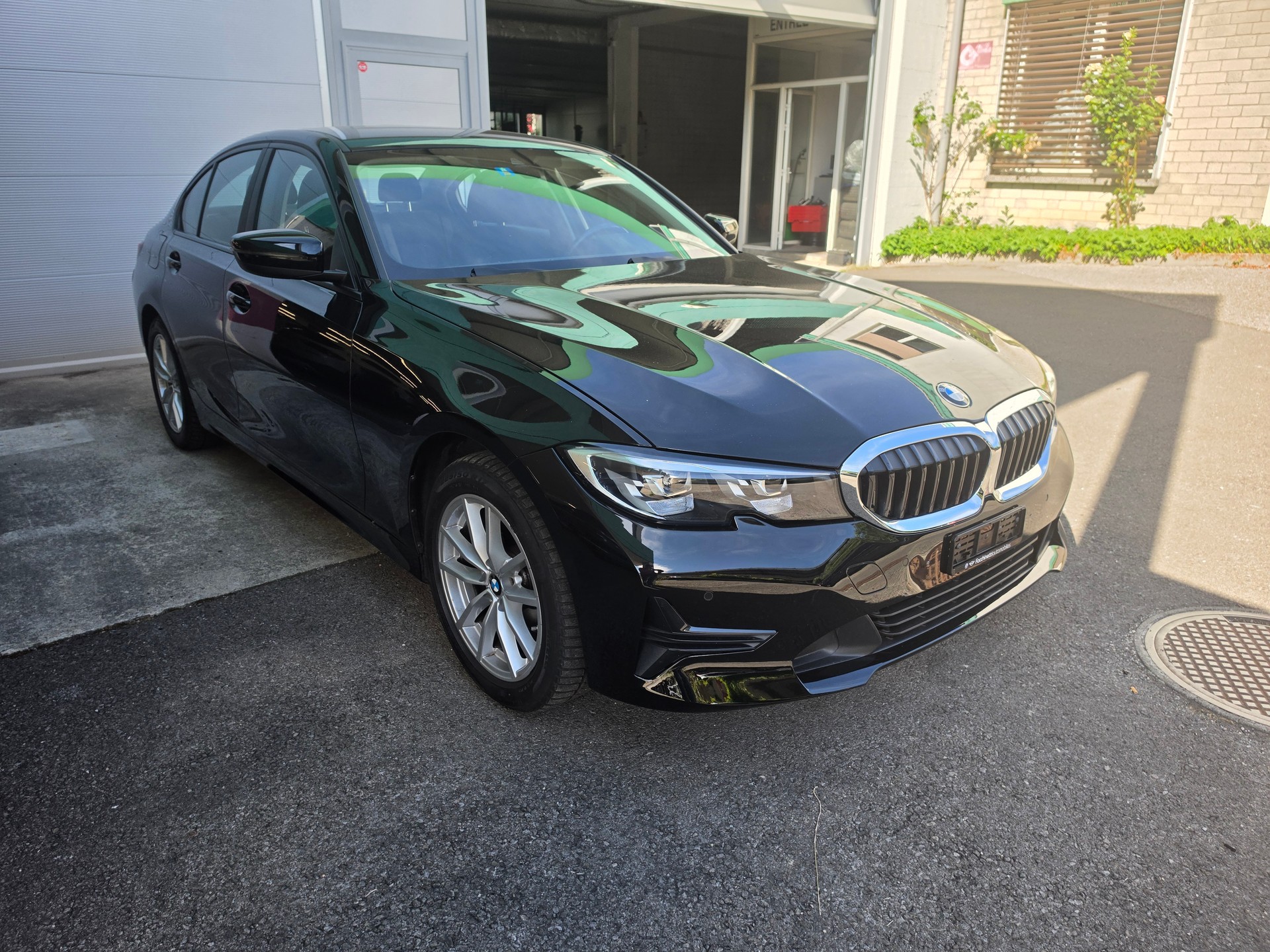 BMW 320i xDrive Steptronic-image-1