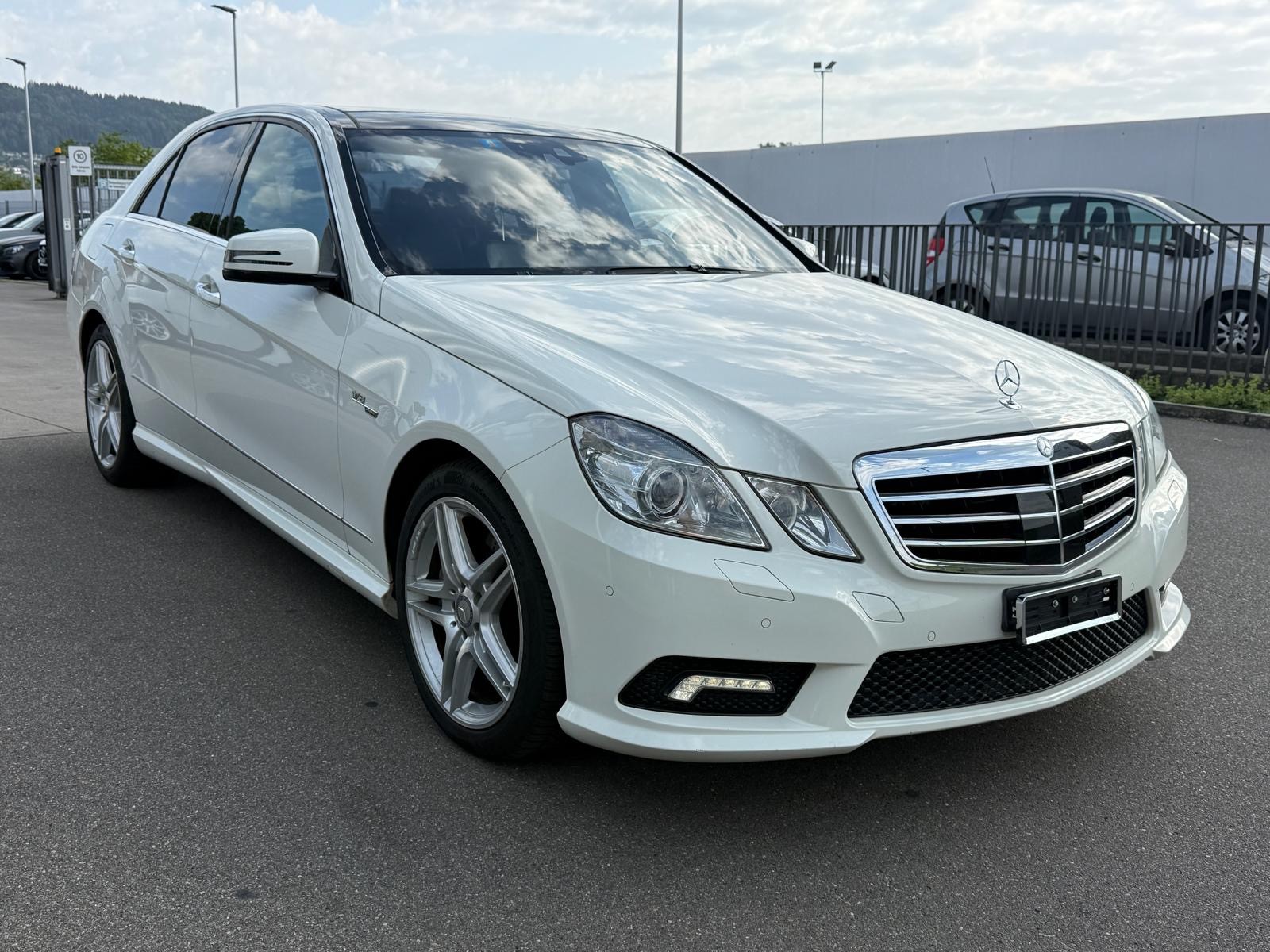 MERCEDES-BENZ E 500 Elégance 4Matic 7G-Tronic-image-4