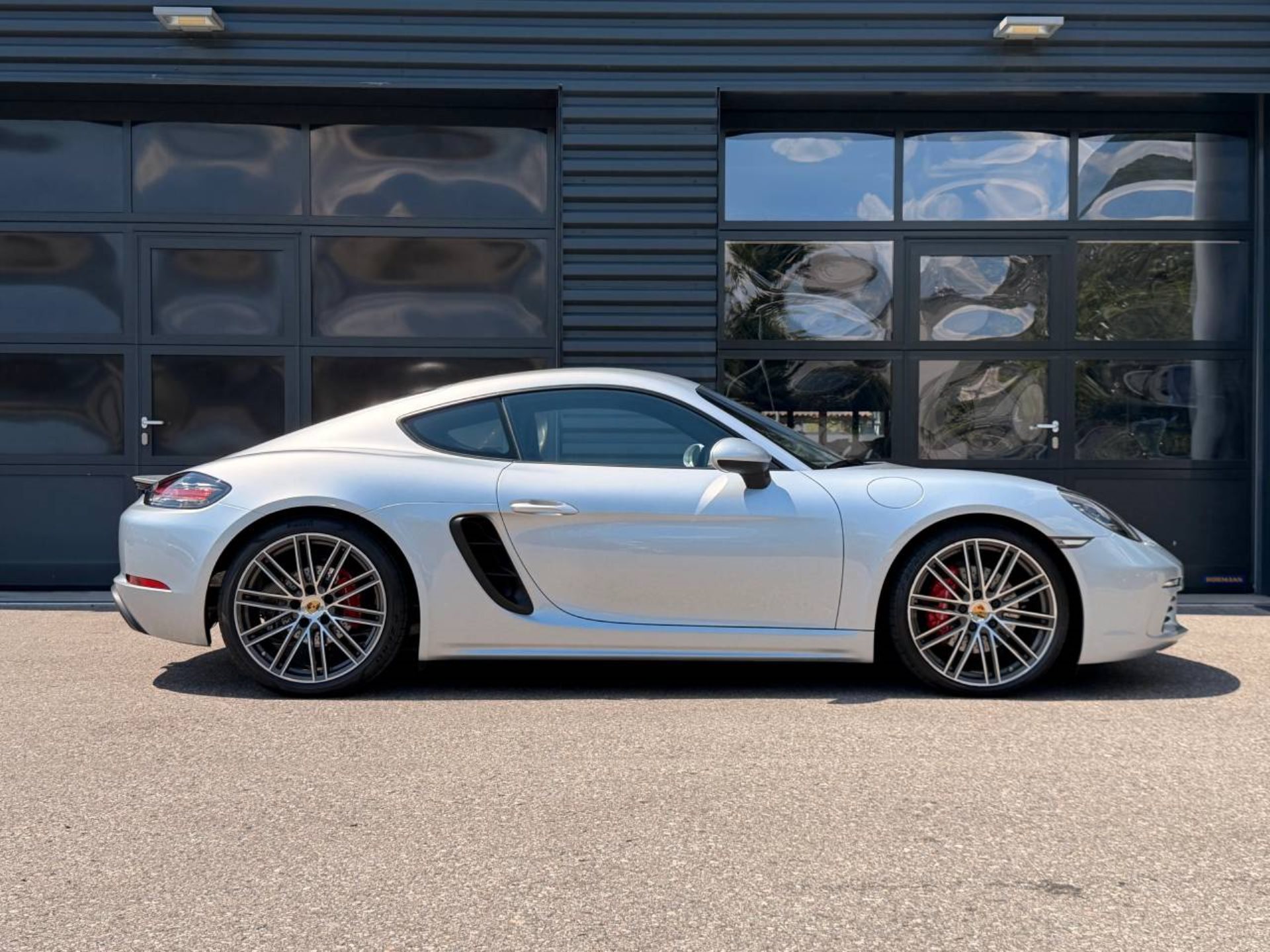 PORSCHE 718 Cayman S-image-6