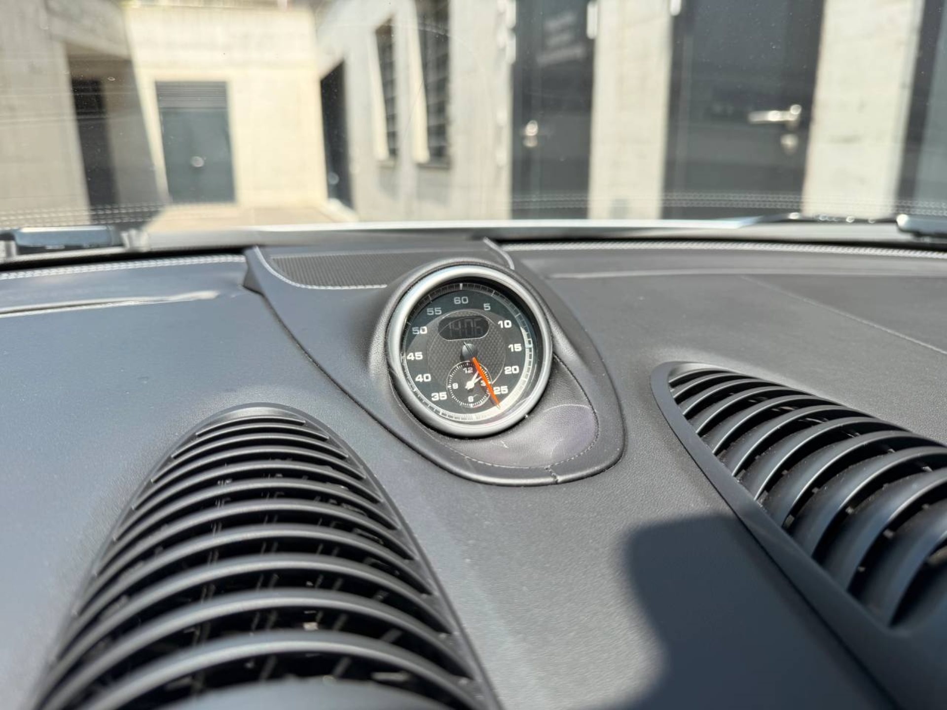 PORSCHE 718 Cayman S-image-29