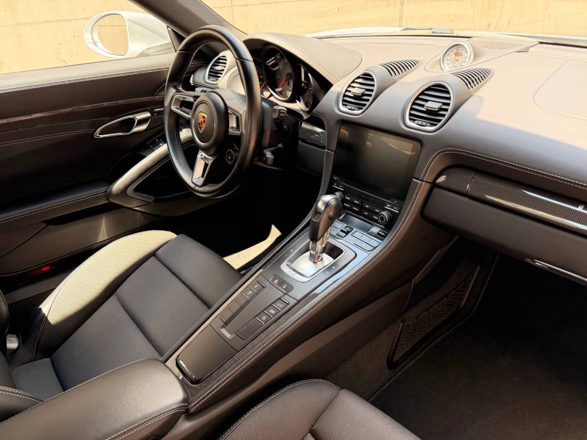 PORSCHE 718 Cayman S-image-18