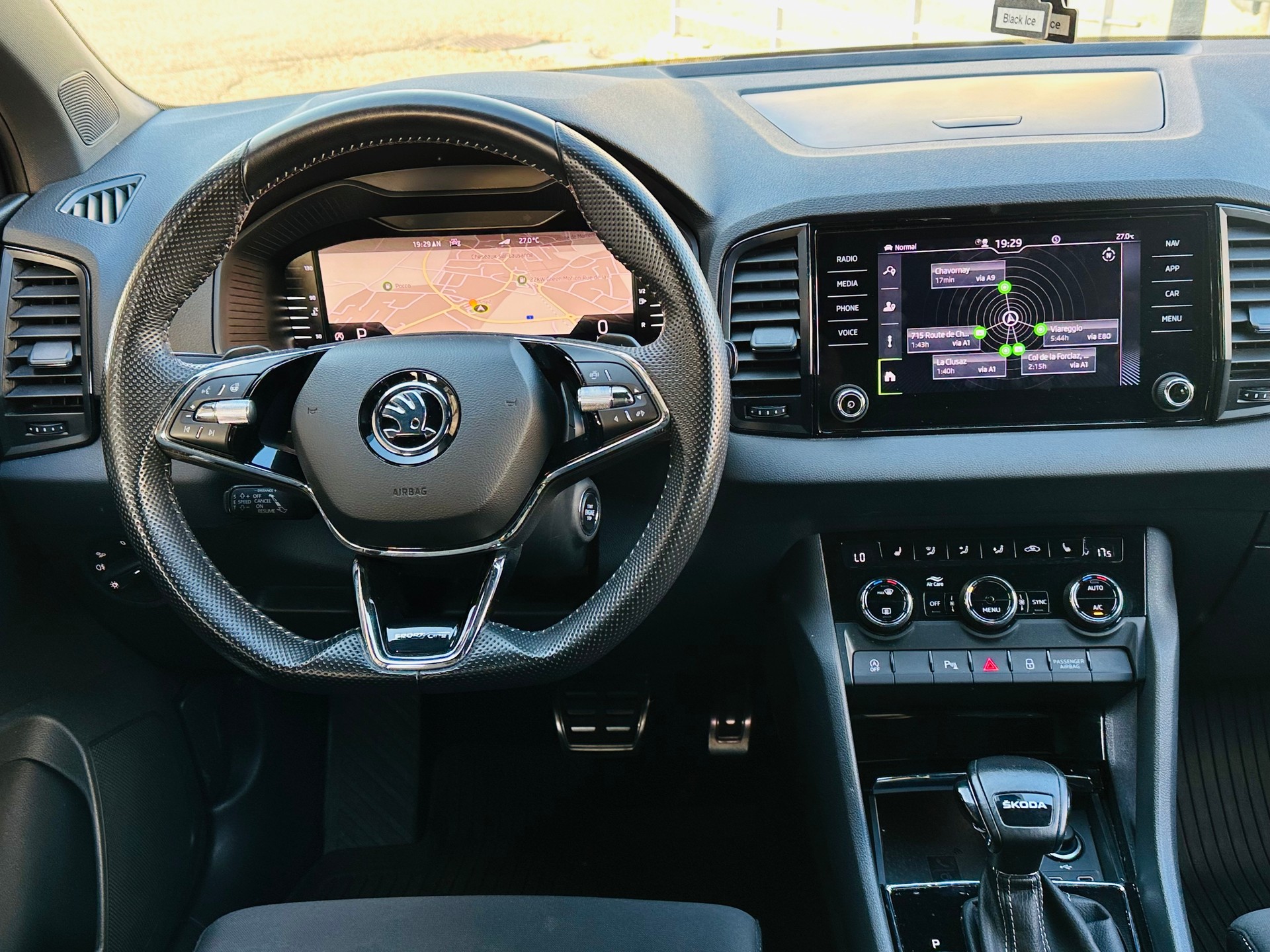 SKODA Karoq 1.5 TSI ACT SportLine DSG-image-18