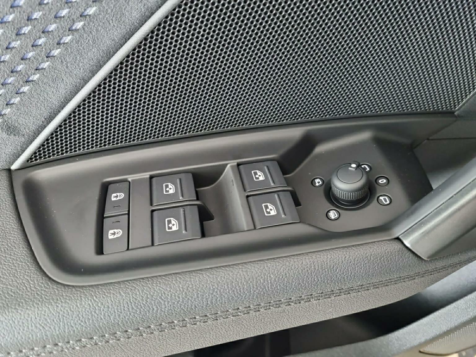AUDI RS3 Sportback 2.5 TSI quattro S-tronic-image-13