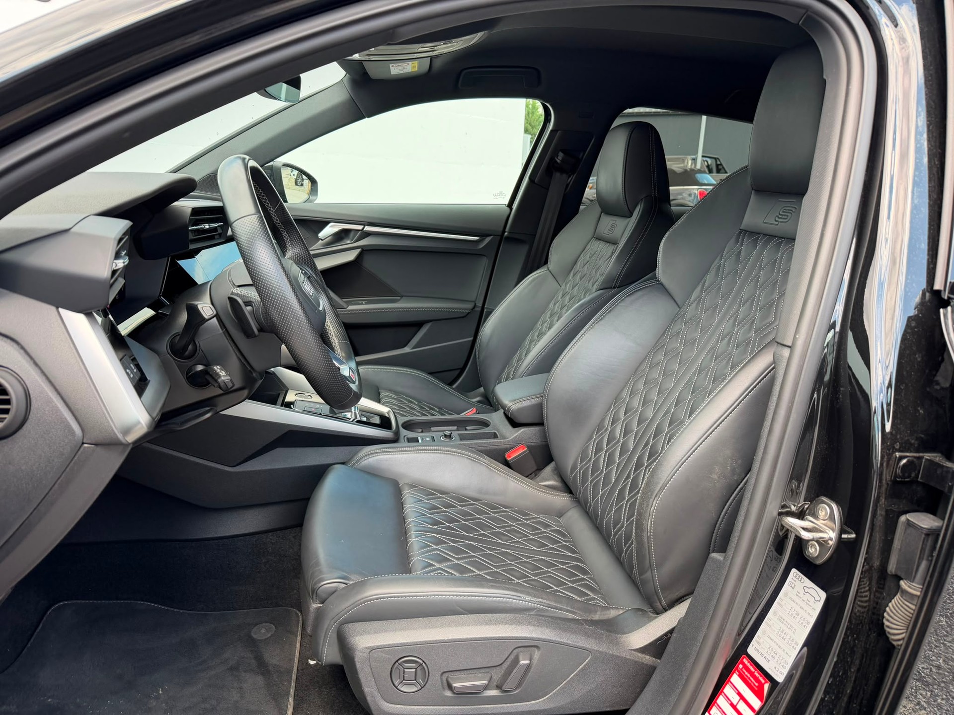 AUDI S3 Sportback 2.0 TFSI quattro S-tronic-image-6