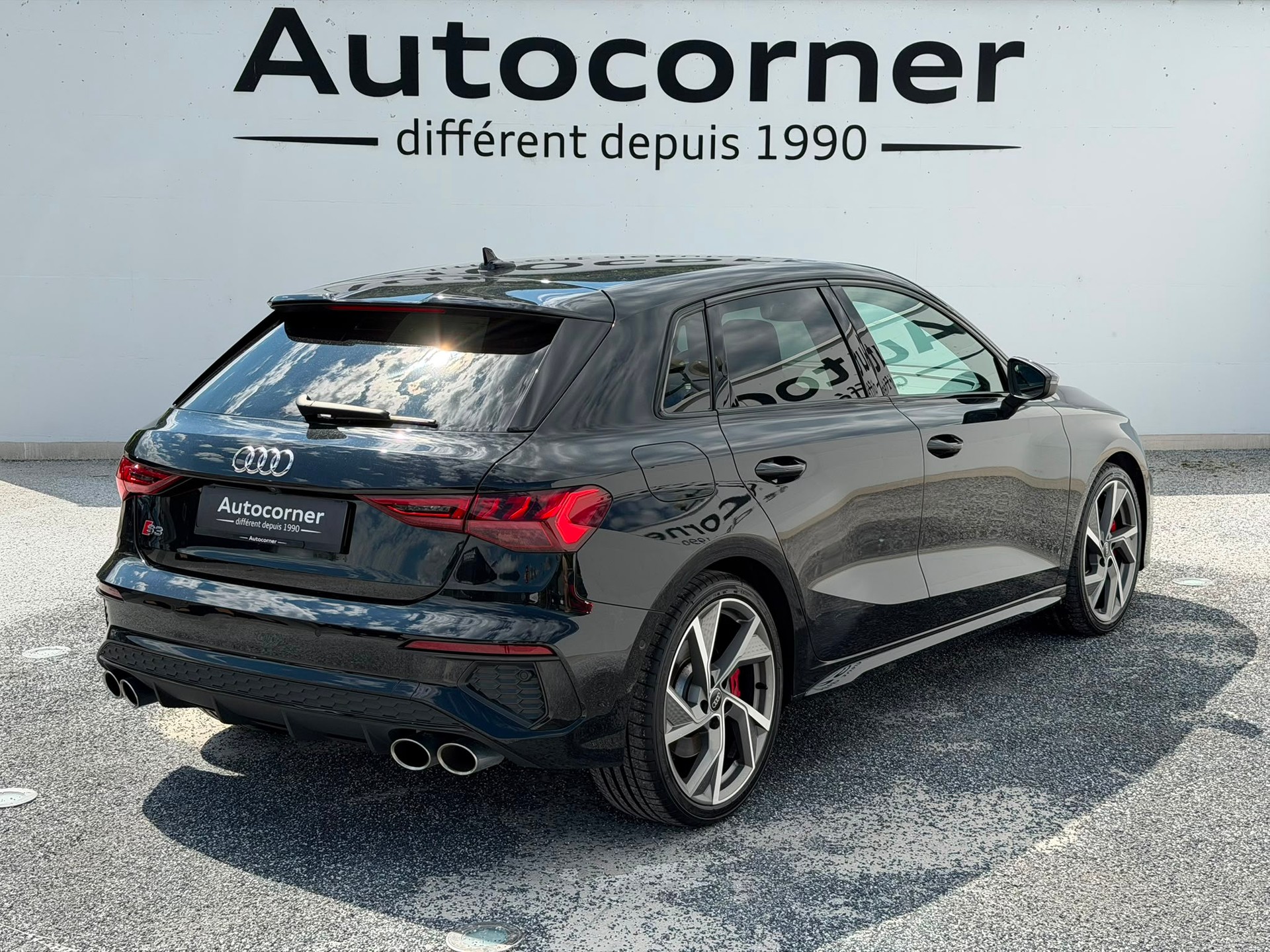 AUDI S3 Sportback 2.0 TFSI quattro S-tronic-showroom-element-1