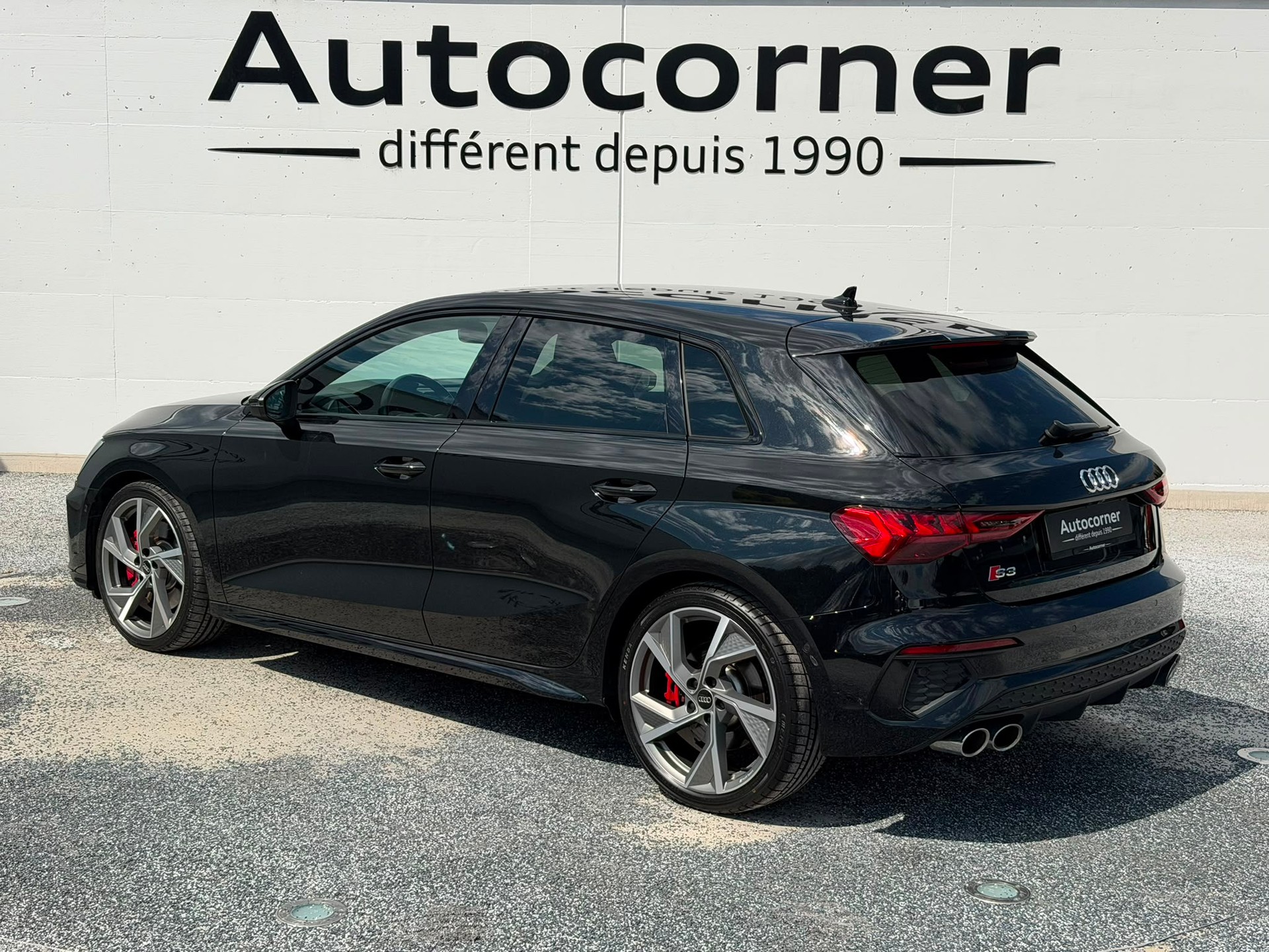 AUDI S3 Sportback 2.0 TFSI quattro S-tronic-showroom-element-3