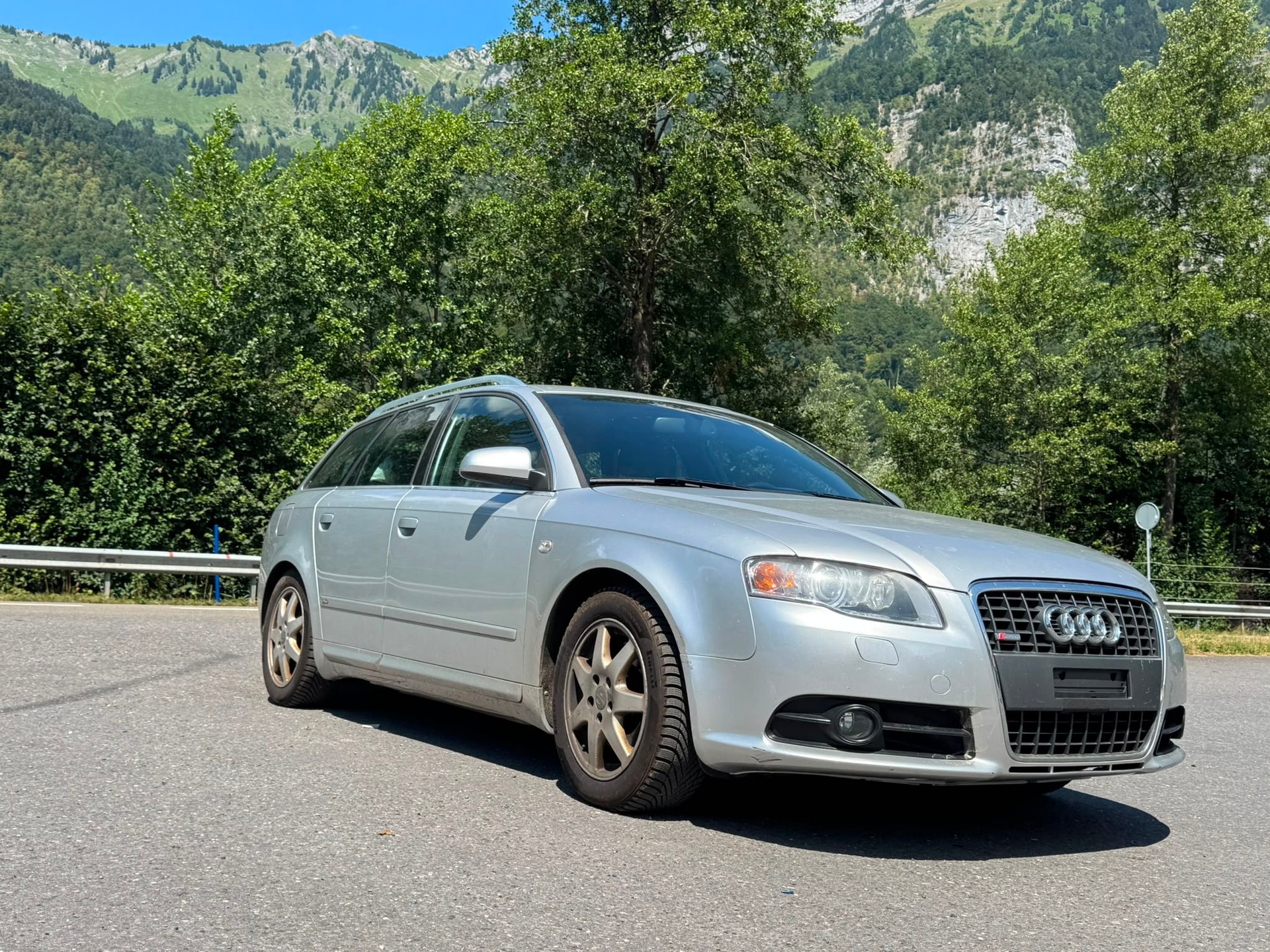AUDI A4 Avant 2.0 Turbo FSI quattro S-LINE-image-1