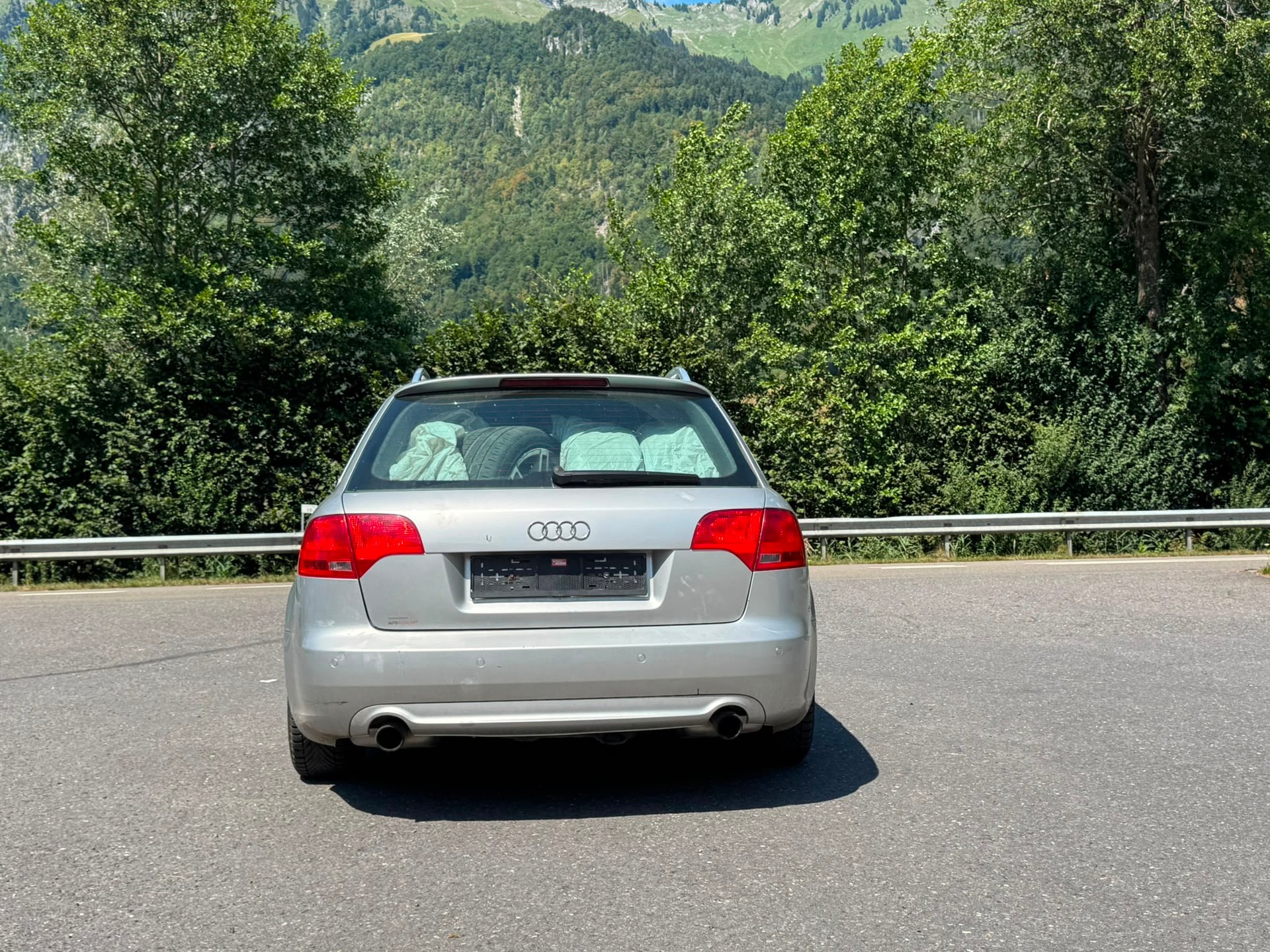 AUDI A4 Avant 2.0 Turbo FSI quattro S-LINE-image-8