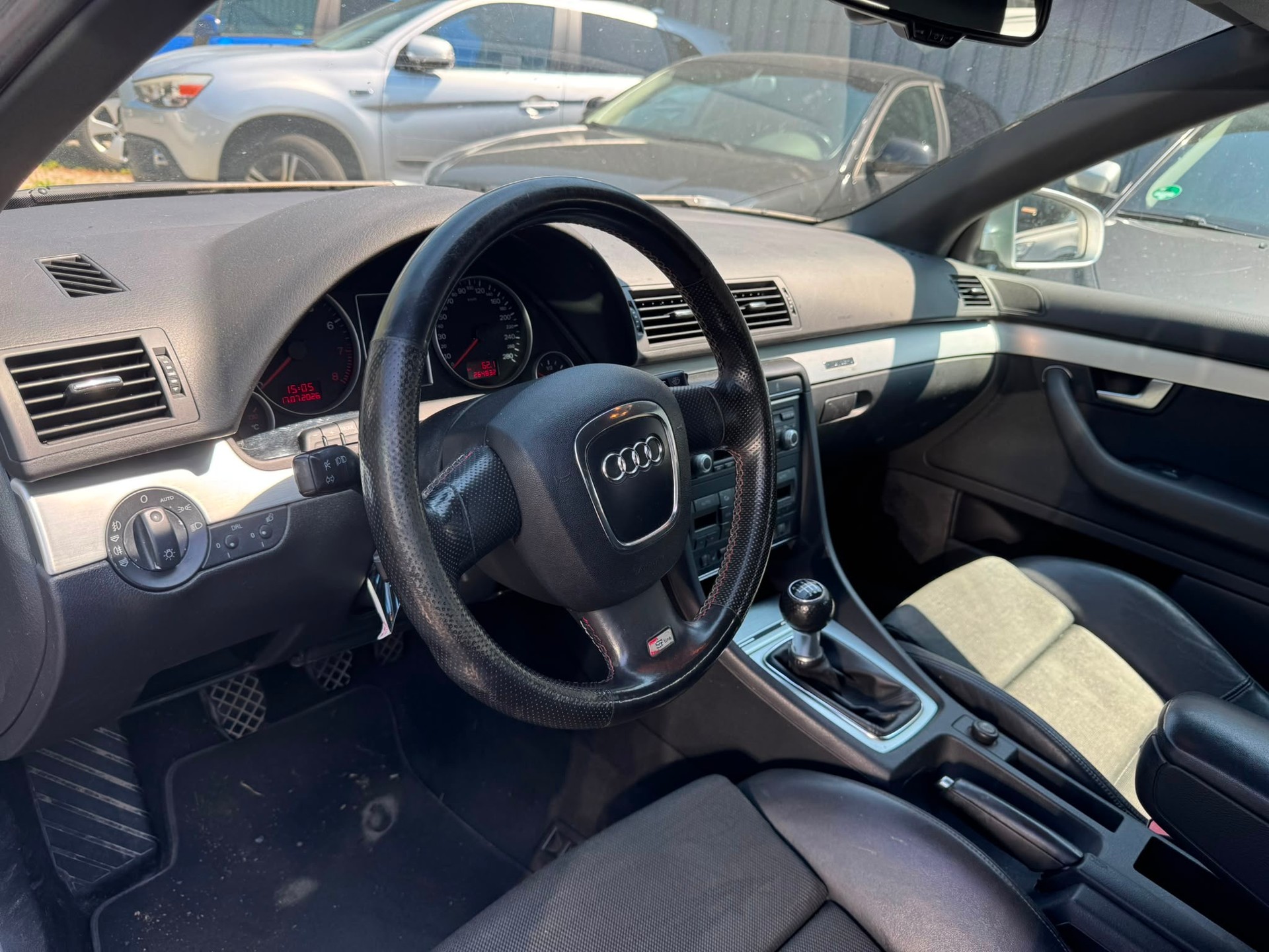 AUDI A4 Avant 2.0 Turbo FSI quattro S-LINE-image-11
