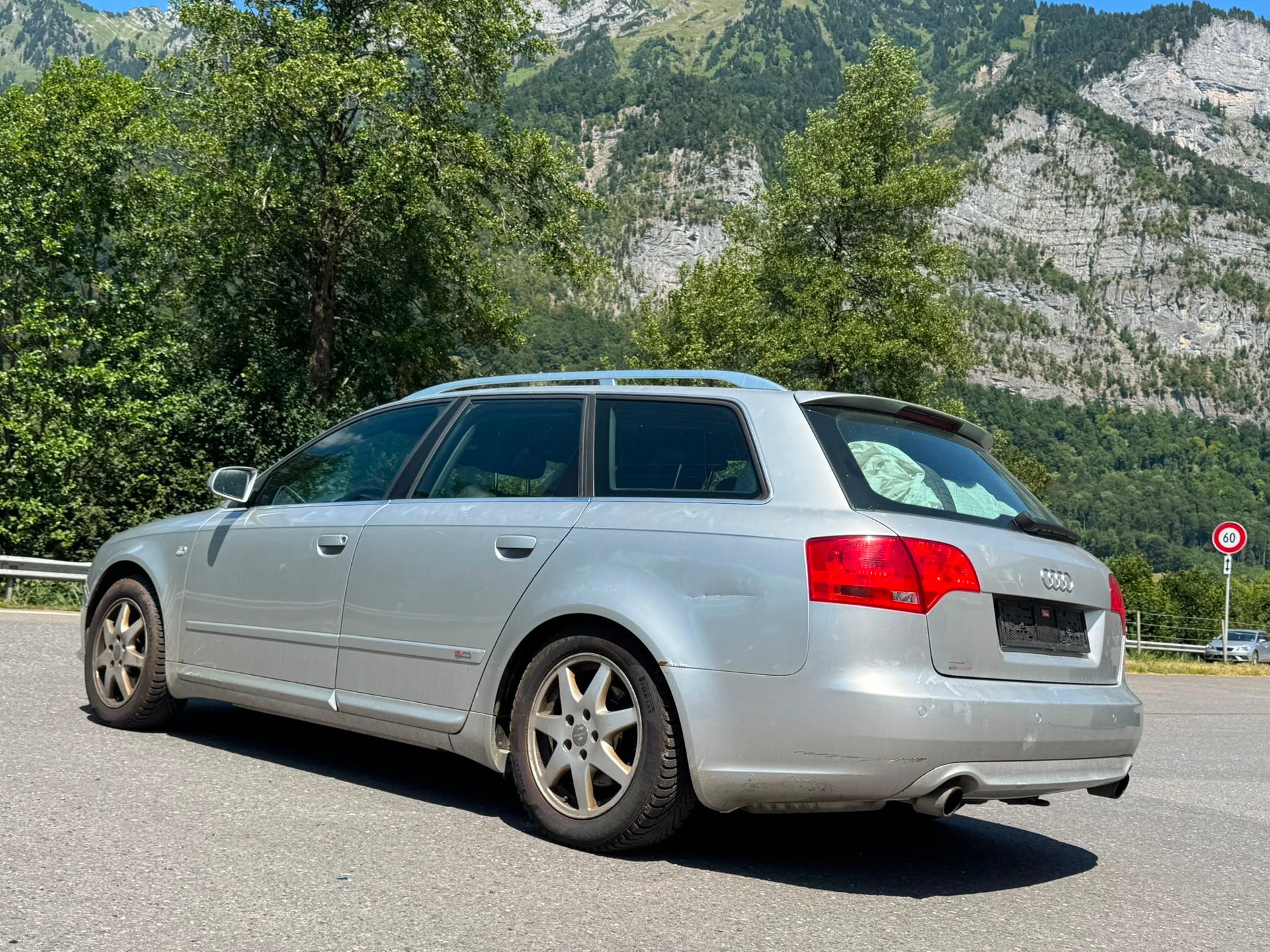 AUDI A4 Avant 2.0 Turbo FSI quattro S-LINE-image-5