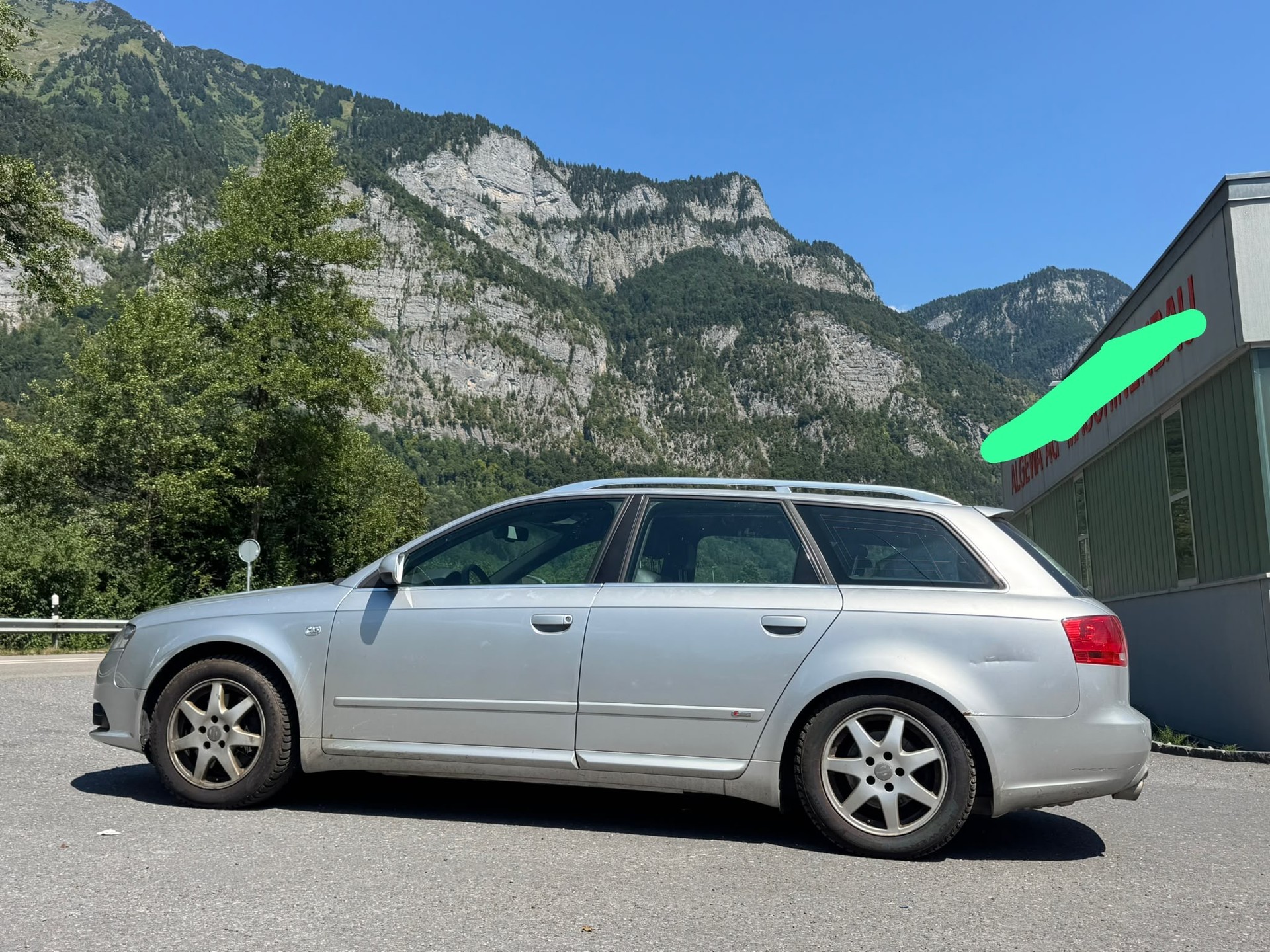 AUDI A4 Avant 2.0 Turbo FSI quattro S-LINE-image-9