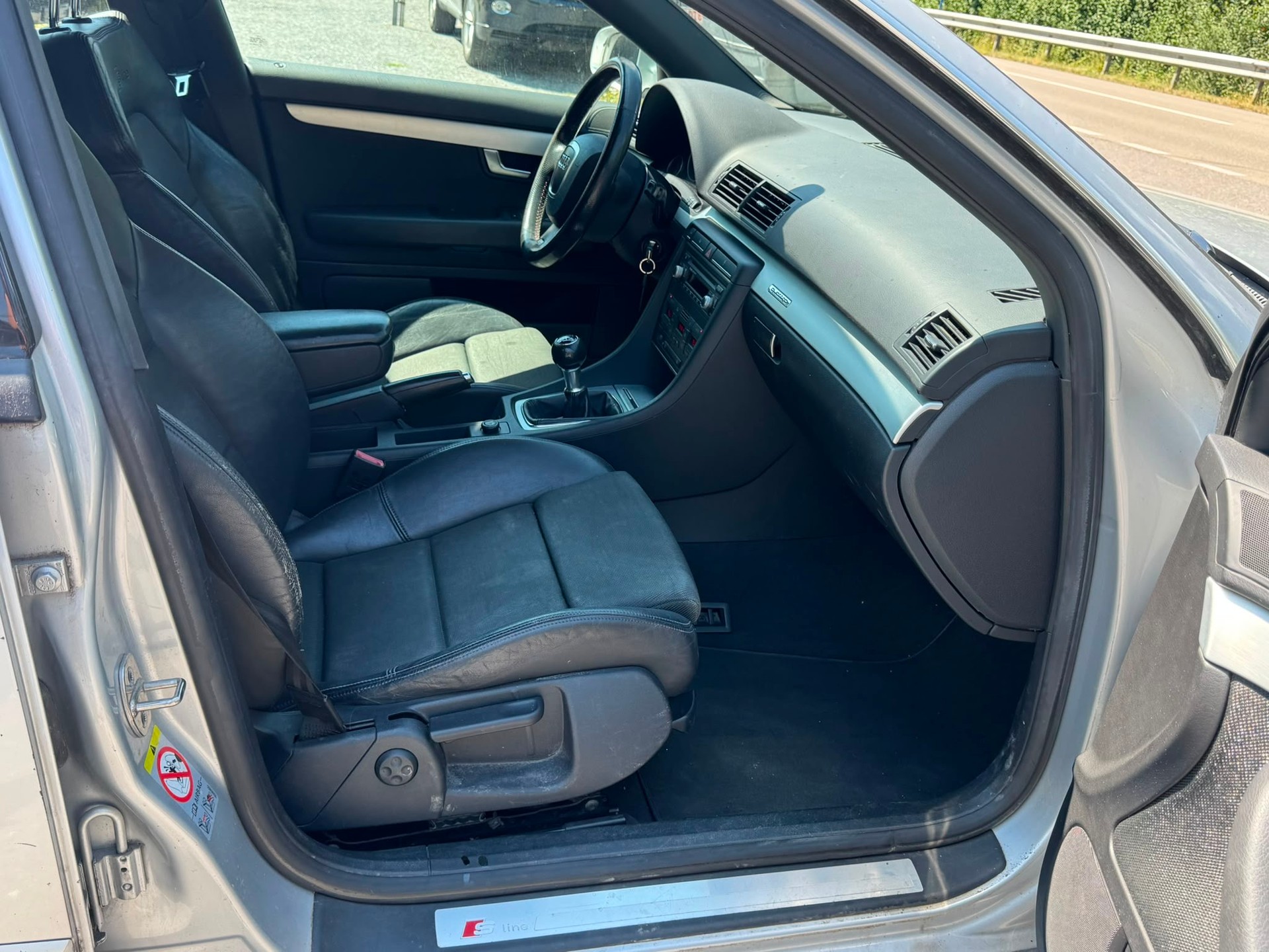 AUDI A4 Avant 2.0 Turbo FSI quattro S-LINE-image-7