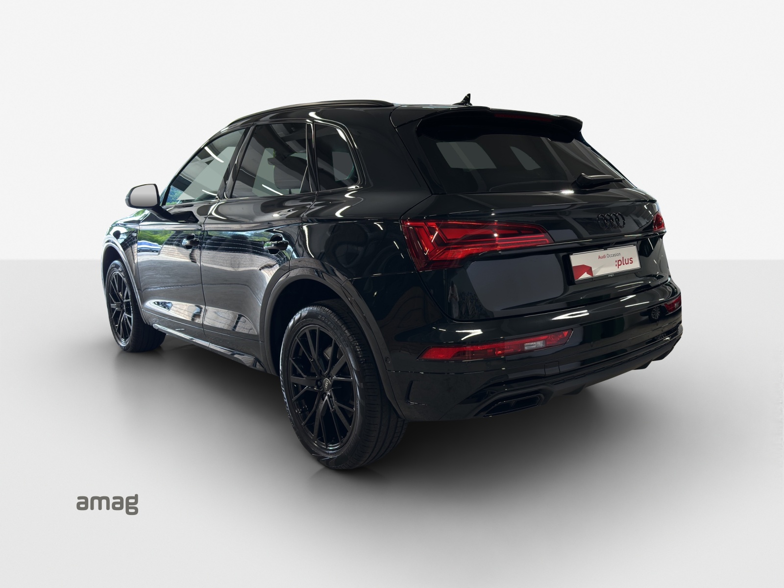 AUDI Q5 40 TDI Black Edition quattro S-tronic-image-2